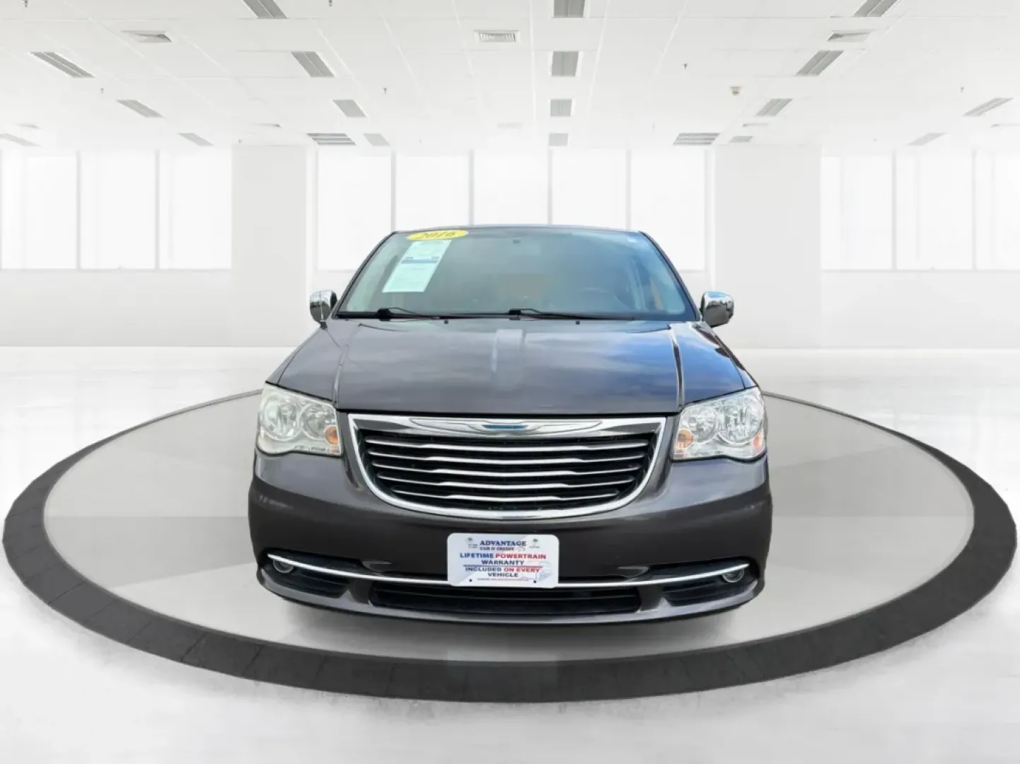 2016 Chrysler Town and Country Touring-L Anniversary Edition (2C4RC1CG8GR) with an Pentastar 3.6L V-6 DOHC engine, 6A transmission, located at 401 Woodman Dr, Riverside, OH, 45431, (937) 908-9800, 39.760899, -84.123421 - Experience the ultimate in family-friendly transportation with the 2016 Chrysler Town and Country, available now at Advantage Car and Credit in Riverside, OH! This exceptional passenger van is perfect for those seeking both versatility and comfort, making it an ideal choice for growing families, w - Photo#7