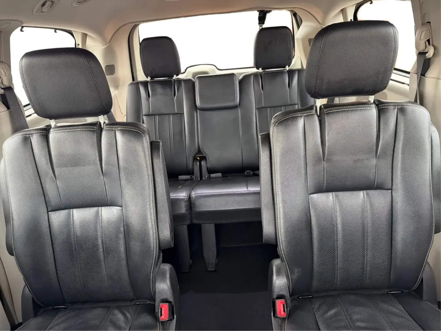 2016 Chrysler Town and Country Touring-L Anniversary Edition (2C4RC1CG8GR) with an Pentastar 3.6L V-6 DOHC engine, 6A transmission, located at 401 Woodman Dr, Riverside, OH, 45431, (937) 908-9800, 39.760899, -84.123421 - Experience the ultimate in family-friendly transportation with the 2016 Chrysler Town and Country, available now at Advantage Car and Credit in Riverside, OH! This exceptional passenger van is perfect for those seeking both versatility and comfort, making it an ideal choice for growing families, w - Photo#14