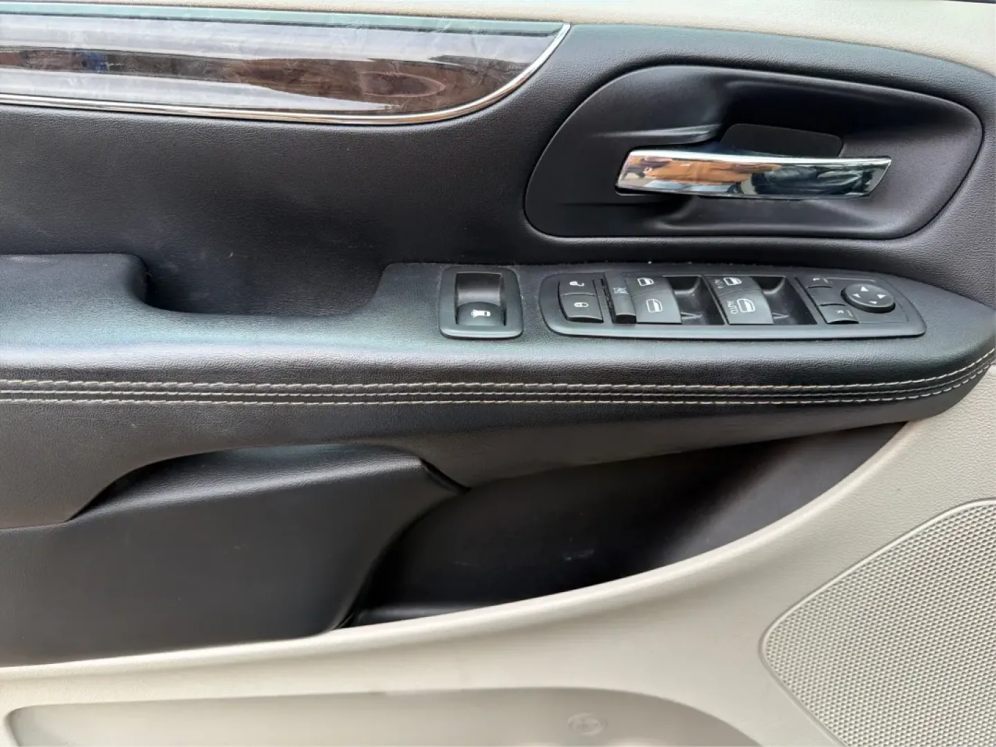 2016 Chrysler Town and Country Touring-L Anniversary Edition (2C4RC1CG8GR) with an Pentastar 3.6L V-6 DOHC engine, 6A transmission, located at 401 Woodman Dr, Riverside, OH, 45431, (937) 908-9800, 39.760899, -84.123421 - Experience the ultimate in family-friendly transportation with the 2016 Chrysler Town and Country, available now at Advantage Car and Credit in Riverside, OH! This exceptional passenger van is perfect for those seeking both versatility and comfort, making it an ideal choice for growing families, w - Photo#19