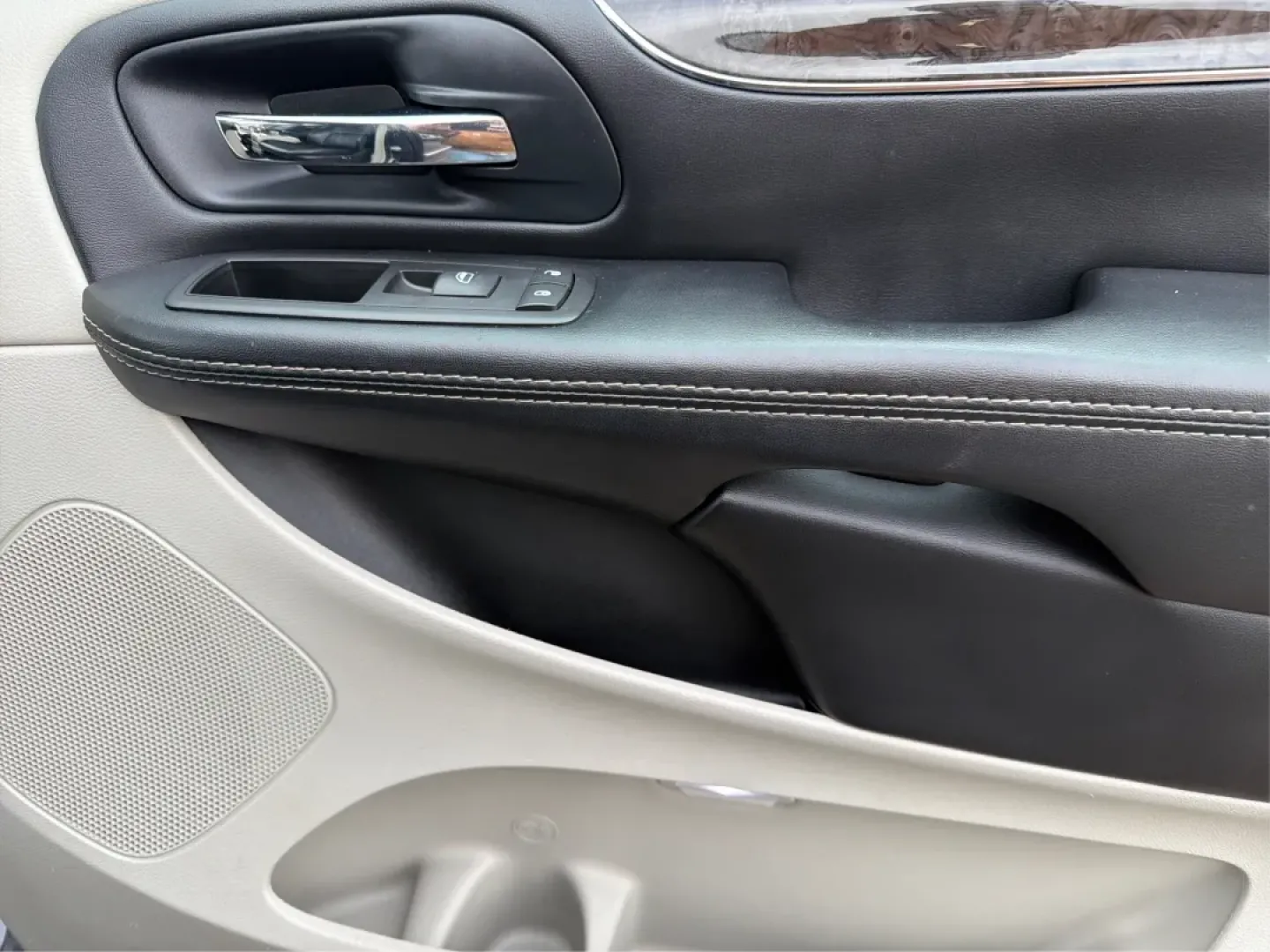 2016 Chrysler Town and Country Touring-L Anniversary Edition (2C4RC1CG8GR) with an Pentastar 3.6L V-6 DOHC engine, 6A transmission, located at 401 Woodman Dr, Riverside, OH, 45431, (937) 908-9800, 39.760899, -84.123421 - Experience the ultimate in family-friendly transportation with the 2016 Chrysler Town and Country, available now at Advantage Car and Credit in Riverside, OH! This exceptional passenger van is perfect for those seeking both versatility and comfort, making it an ideal choice for growing families, w - Photo#20