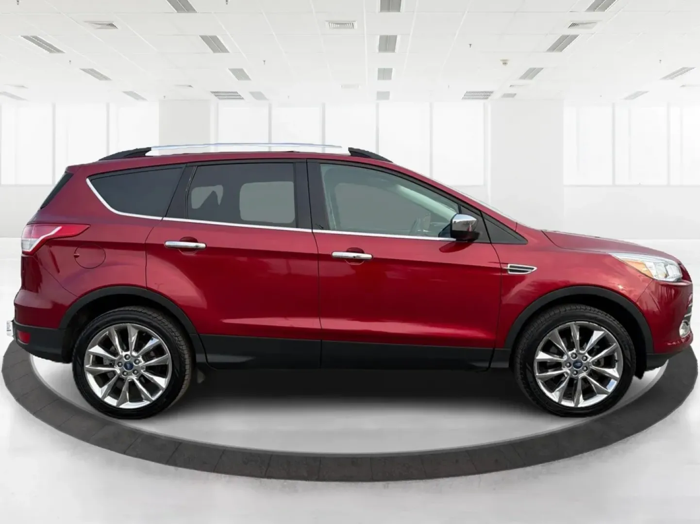 2015 Ford Escape SE (1FMCU0G93FU) with an 2.0L L4 DOHC 16V engine, 6-Speed Automatic transmission, located at 4508 South Dixie Dr, Moraine, OH, 45439, (937) 908-9800, 39.689976, -84.218452 - Are you looking for a vehicle that perfectly balances style, comfort, and functionality for your next family road trip or daily commute? Look no further than this stunning 2015 Ford Escape SE, available now at Advantage Car and Credit in Moraine, OH! This versatile SUV is designed to meet the demand - Photo#1