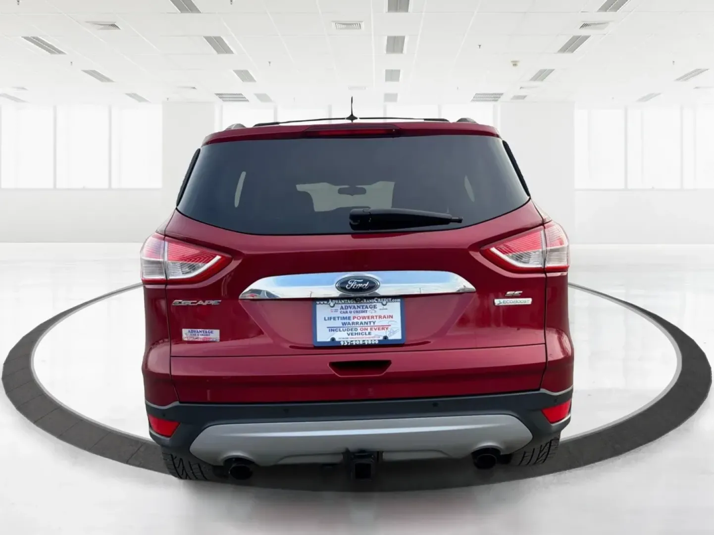 2015 Ford Escape SE (1FMCU0G93FU) with an 2.0L L4 DOHC 16V engine, 6-Speed Automatic transmission, located at 4508 South Dixie Dr, Moraine, OH, 45439, (937) 908-9800, 39.689976, -84.218452 - Are you looking for a vehicle that perfectly balances style, comfort, and functionality for your next family road trip or daily commute? Look no further than this stunning 2015 Ford Escape SE, available now at Advantage Car and Credit in Moraine, OH! This versatile SUV is designed to meet the demand - Photo#3