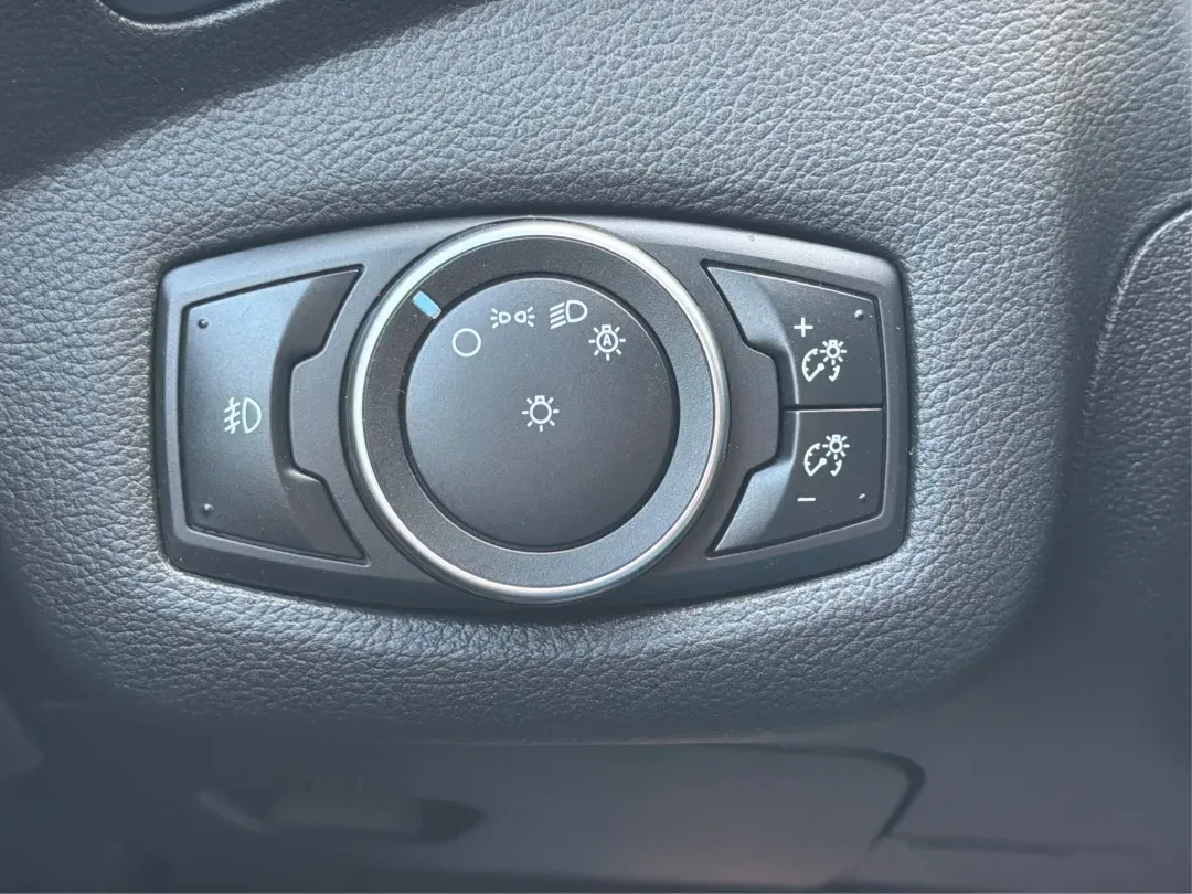 2015 Ford Escape SE (1FMCU0G93FU) with an Other engine, located at 4508 South Dixie Dr, Moraine, OH, 45439, (937) 908-9800, 39.689976, -84.218452 - Are you looking for a vehicle that perfectly balances style, comfort, and functionality for your next family road trip or daily commute? Look no further than this stunning 2015 Ford Escape SE, available now at Advantage Car and Credit in Moraine, OH! This versatile SUV is designed to meet the demand - Photo#17