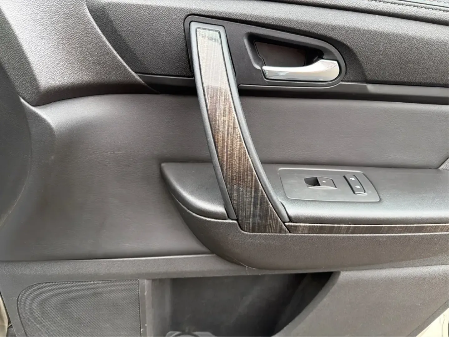 2014 GMC Acadia SLT-1 (1GKKVRKDXEJ) with an 3.6L V-6 gasoline direct injection engine, located at 8750 N County Rd 25A, Piqua, OH, 45356, (937) 908-9800, 40.164391, -84.232513 - **Discover Your Adventure with the 2014 GMC Acadia SLT-1 at Advantage Car and Credit - Piqua!**<br /> <br /> Are you ready for your next family road trip or weekend adventure? The 2014 GMC Acadia SLT-1 is the perfect SUV to elevate your lifestyle, combining spacious comfort and advanced features to - Photo#20