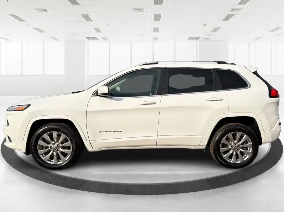 2017 Jeep Cherokee Overland 4x4 (1C4PJMJS9HW) with an Pentastar 3.2L V-6 DOHC engine, located at 8750 N County Rd 25A, Piqua, OH, 45356, (937) 908-9800, 40.164391, -84.232513 - 2017 Jeep Cherokee Overland 4x4 - Photo#5