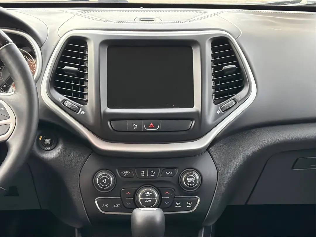 2017 Jeep Cherokee Overland 4x4 (1C4PJMJS9HW) with an Pentastar 3.2L V-6 DOHC engine, located at 8750 N County Rd 25A, Piqua, OH, 45356, (937) 908-9800, 40.164391, -84.232513 - 2017 Jeep Cherokee Overland 4x4 - Photo#13