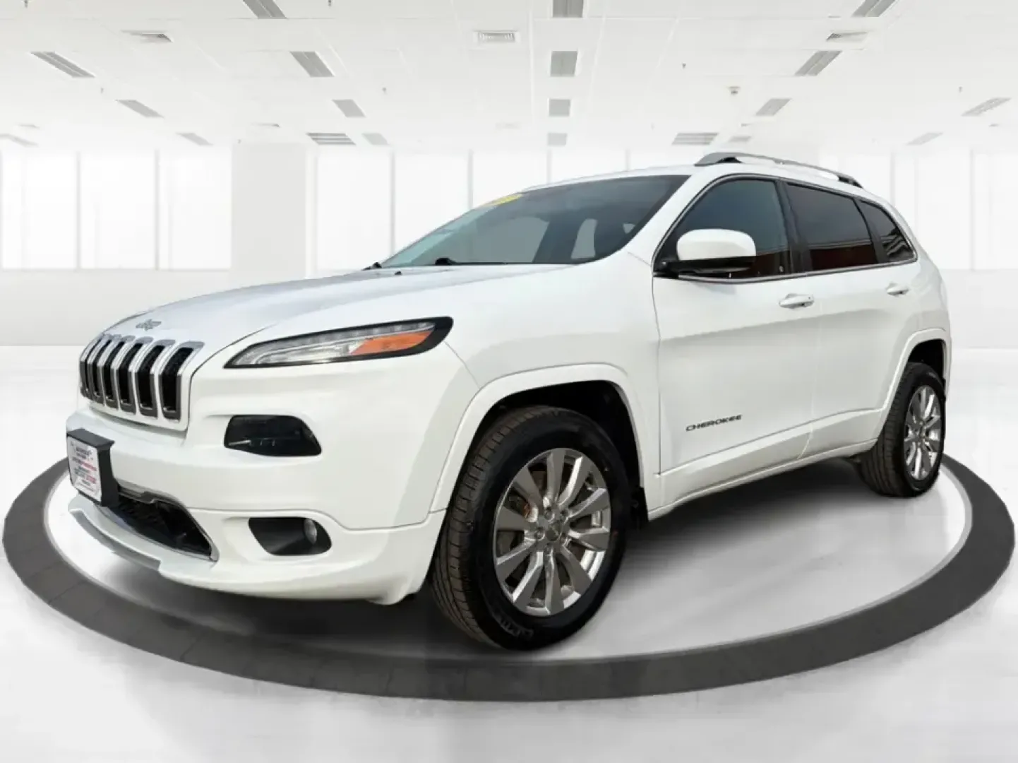 2017 Jeep Cherokee Overland 4x4 (1C4PJMJS9HW) with an Pentastar 3.2L V-6 DOHC engine, 9A transmission, located at 8750 N County Rd 25A, Piqua, OH, 45356, (937) 908-9800, 40.164391, -84.232513 - Looking for the perfect vehicle to elevate your family adventures or make daily commutes a breeze? Look no further than this stunning 2017 Jeep Cherokee Overland 4x4, available now at Advantage Car and Credit Piqua. With the versatile blend of a comfortable sport utility design and advanced feature - Photo#8