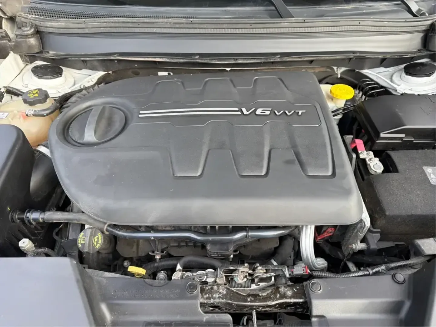 2017 Jeep Cherokee Overland 4x4 (1C4PJMJS9HW) with an Pentastar 3.2L V-6 DOHC engine, 9A transmission, located at 8750 N County Rd 25A, Piqua, OH, 45356, (937) 908-9800, 40.164391, -84.232513 - Looking for the perfect vehicle to elevate your family adventures or make daily commutes a breeze? Look no further than this stunning 2017 Jeep Cherokee Overland 4x4, available now at Advantage Car and Credit Piqua. With the versatile blend of a comfortable sport utility design and advanced feature - Photo#11