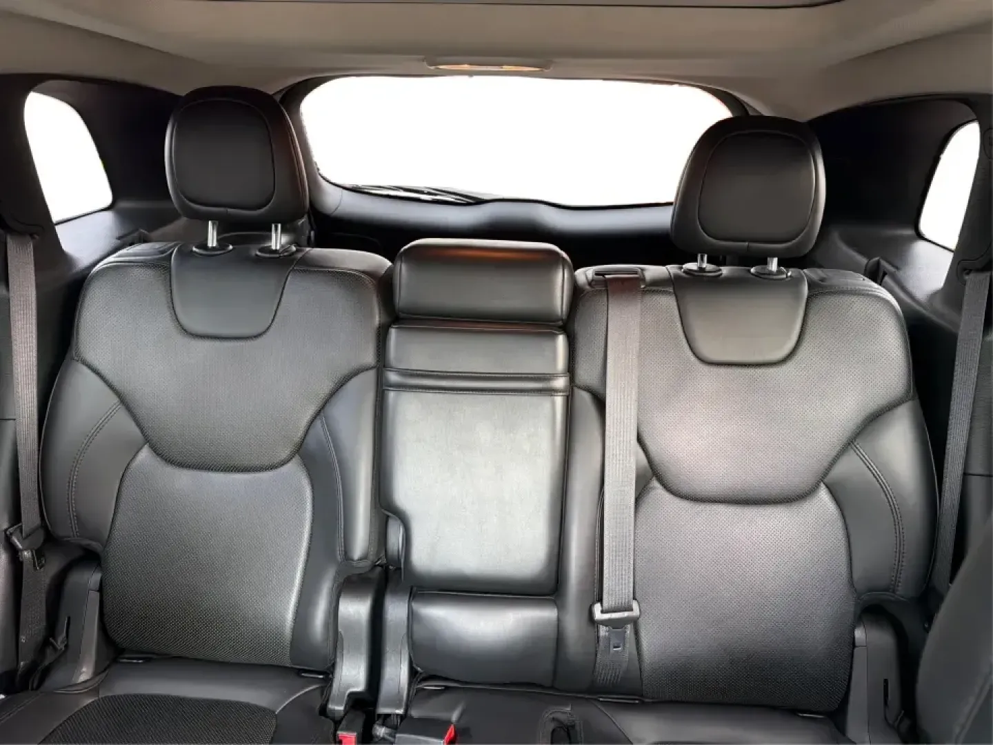 2017 Jeep Cherokee Overland 4x4 (1C4PJMJS9HW) with an Pentastar 3.2L V-6 DOHC engine, 9A transmission, located at 8750 N County Rd 25A, Piqua, OH, 45356, (937) 908-9800, 40.164391, -84.232513 - Looking for the perfect vehicle to elevate your family adventures or make daily commutes a breeze? Look no further than this stunning 2017 Jeep Cherokee Overland 4x4, available now at Advantage Car and Credit Piqua. With the versatile blend of a comfortable sport utility design and advanced feature - Photo#14