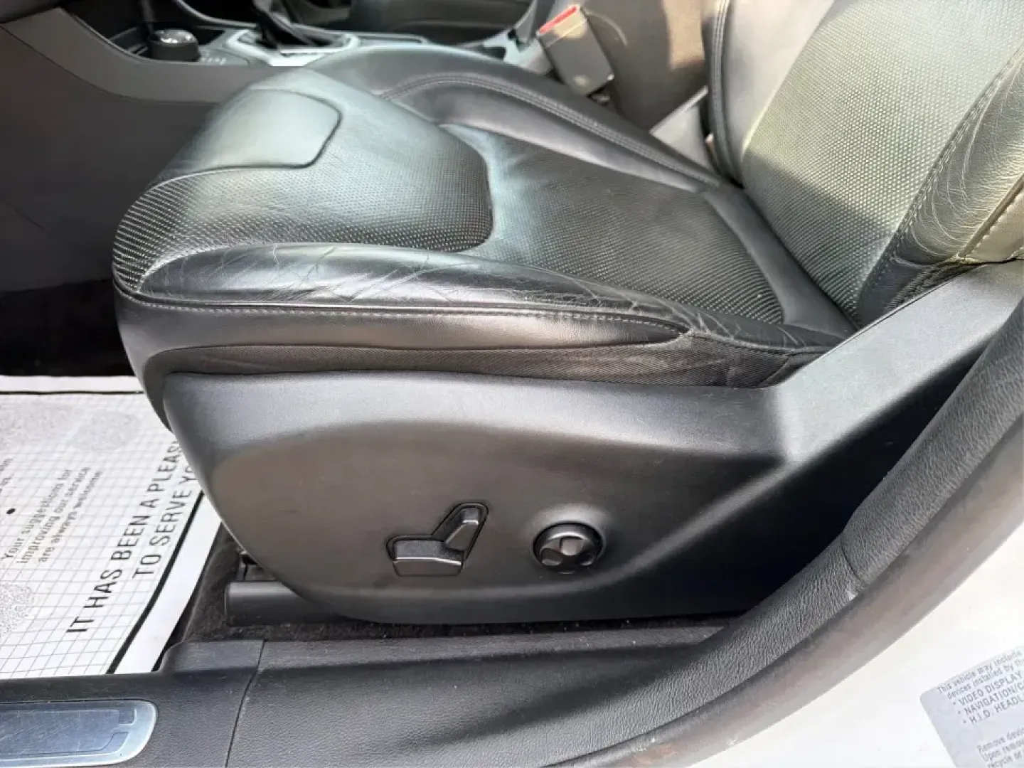 2017 Jeep Cherokee Overland 4x4 (1C4PJMJS9HW) with an Pentastar 3.2L V-6 DOHC engine, 9A transmission, located at 8750 N County Rd 25A, Piqua, OH, 45356, (937) 908-9800, 40.164391, -84.232513 - Looking for the perfect vehicle to elevate your family adventures or make daily commutes a breeze? Look no further than this stunning 2017 Jeep Cherokee Overland 4x4, available now at Advantage Car and Credit Piqua. With the versatile blend of a comfortable sport utility design and advanced feature - Photo#18