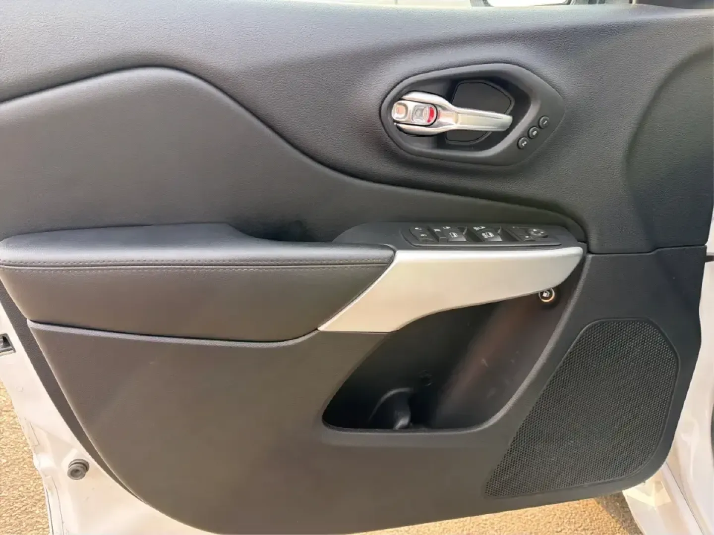 2017 Jeep Cherokee Overland 4x4 (1C4PJMJS9HW) with an Pentastar 3.2L V-6 DOHC engine, 9A transmission, located at 8750 N County Rd 25A, Piqua, OH, 45356, (937) 908-9800, 40.164391, -84.232513 - Looking for the perfect vehicle to elevate your family adventures or make daily commutes a breeze? Look no further than this stunning 2017 Jeep Cherokee Overland 4x4, available now at Advantage Car and Credit Piqua. With the versatile blend of a comfortable sport utility design and advanced feature - Photo#19