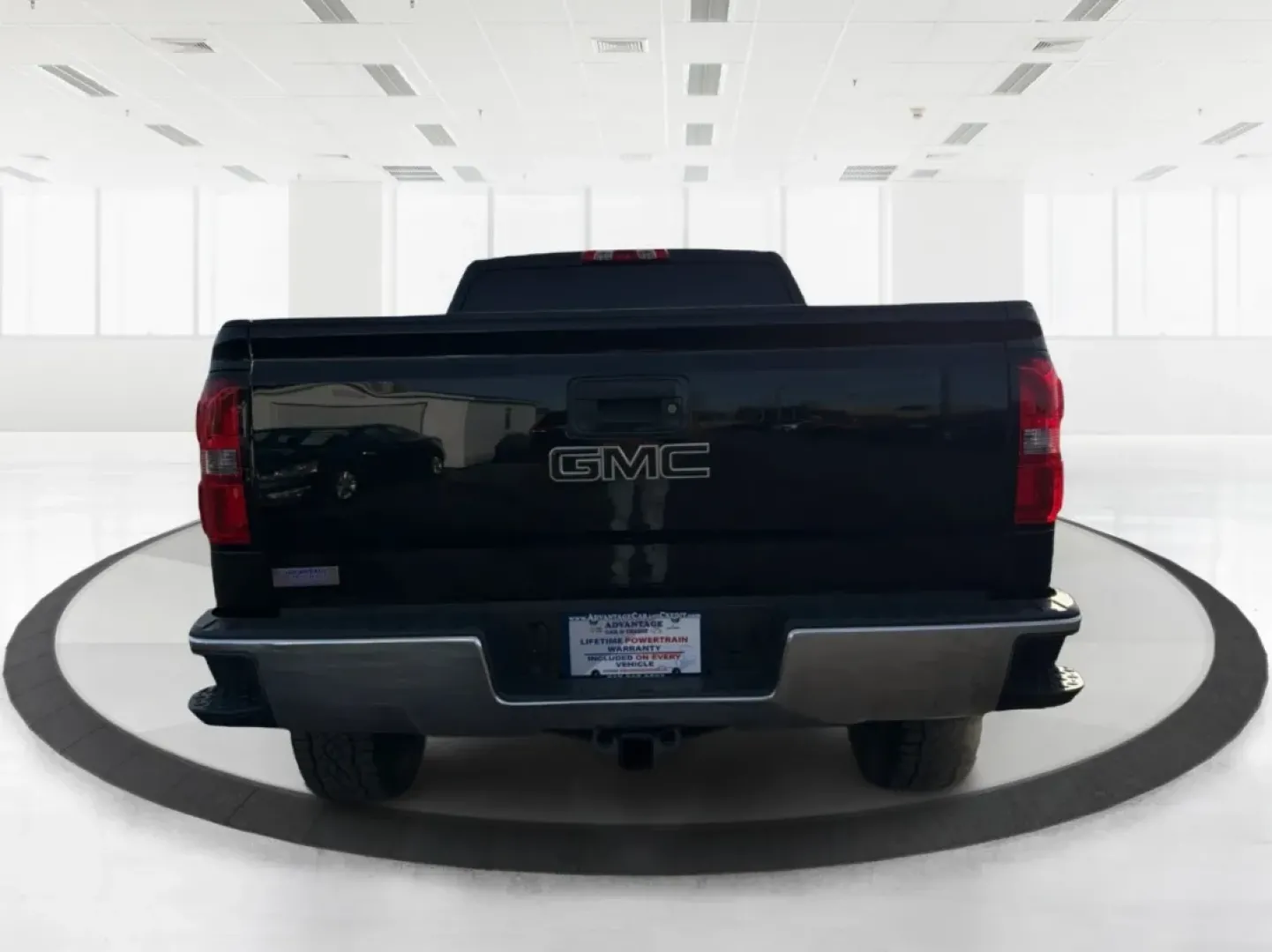 2015 GMC Sierra 1500 SLE (1GTV2UEC8FZ) with an EcoTec3 4.3L V-6 gasoline direct injection engine, located at 401 Woodman Dr, Riverside, OH, 45431, (937) 908-9800, 39.760899, -84.123421 - **Experience Adventure with the 2015 GMC Sierra 1500 at Advantage Car and Credit - Riverside!**<br /> <br /> Are you ready to take your lifestyle to the next level? Whether you're hauling gear for weekend adventures, commuting through Riverside's bustling streets, or navigating through family road t - Photo#3