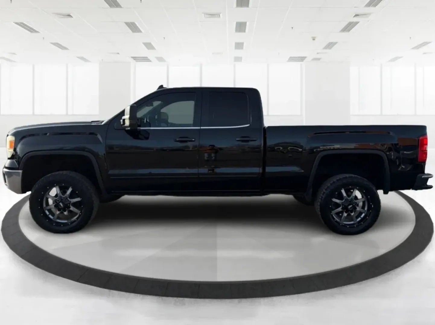 2015 GMC Sierra 1500 SLE (1GTV2UEC8FZ) with an EcoTec3 4.3L V-6 gasoline direct injection engine, located at 401 Woodman Dr, Riverside, OH, 45431, (937) 908-9800, 39.760899, -84.123421 - **Experience Adventure with the 2015 GMC Sierra 1500 at Advantage Car and Credit - Riverside!**<br /> <br /> Are you ready to take your lifestyle to the next level? Whether you're hauling gear for weekend adventures, commuting through Riverside's bustling streets, or navigating through family road t - Photo#5