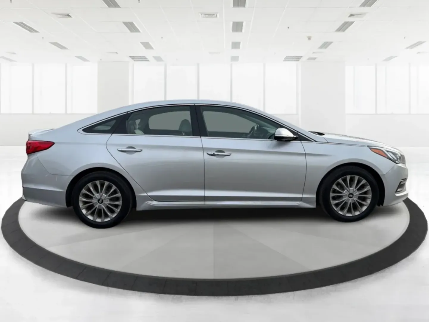 2015 Hyundai Sonata Limited (5NPE34AF8FH) with an 2.4L I-4 gasoline direct injection engine, 6-Speed Automatic transmission, located at 8750 N County Rd 25A, Piqua, OH, 45356, (937) 908-9800, 40.164391, -84.232513 - Are you in the market for a dependable vehicle that perfectly balances comfort, style, and performance? Look no further than the 2015 Hyundai Sonata Limited, available now at Advantage Car and Credit - Piqua. Whether you're commuting to work, running errands around town, or planning a family road tr - Photo#1
