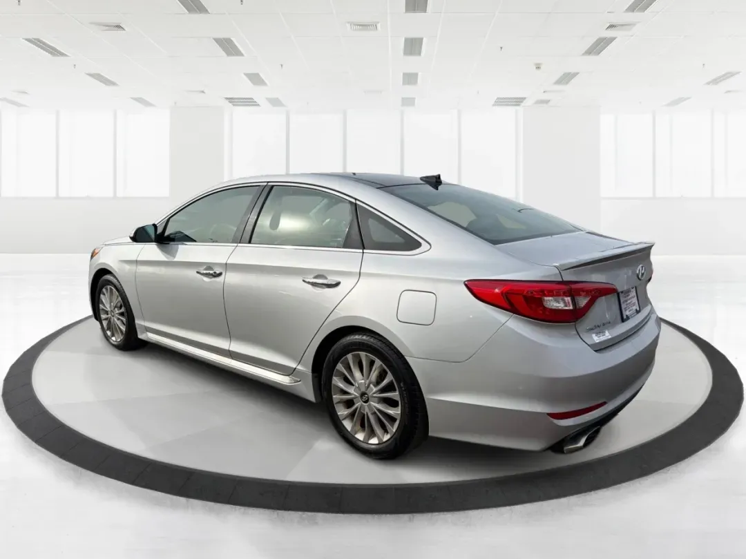 2015 Hyundai Sonata Limited (5NPE34AF8FH) with an 2.4L I-4 gasoline direct injection engine, located at 8750 N County Rd 25A, Piqua, OH, 45356, (937) 908-9800, 40.164391, -84.232513 - 2015 Hyundai Sonata Limited - Photo#4