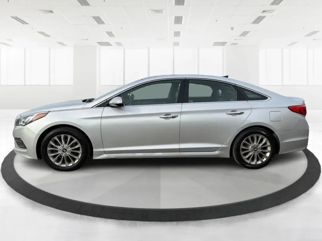 2015 Hyundai Sonata Limited (5NPE34AF8FH) with an 2.4L I-4 gasoline direct injection engine, located at 8750 N County Rd 25A, Piqua, OH, 45356, (937) 908-9800, 40.164391, -84.232513 - 2015 Hyundai Sonata Limited - Photo#5