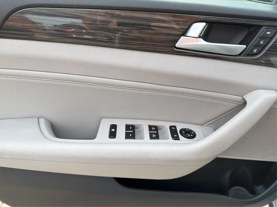 2015 Hyundai Sonata Limited (5NPE34AF8FH) with an 2.4L I-4 gasoline direct injection engine, located at 8750 N County Rd 25A, Piqua, OH, 45356, (937) 908-9800, 40.164391, -84.232513 - 2015 Hyundai Sonata Limited - Photo#18