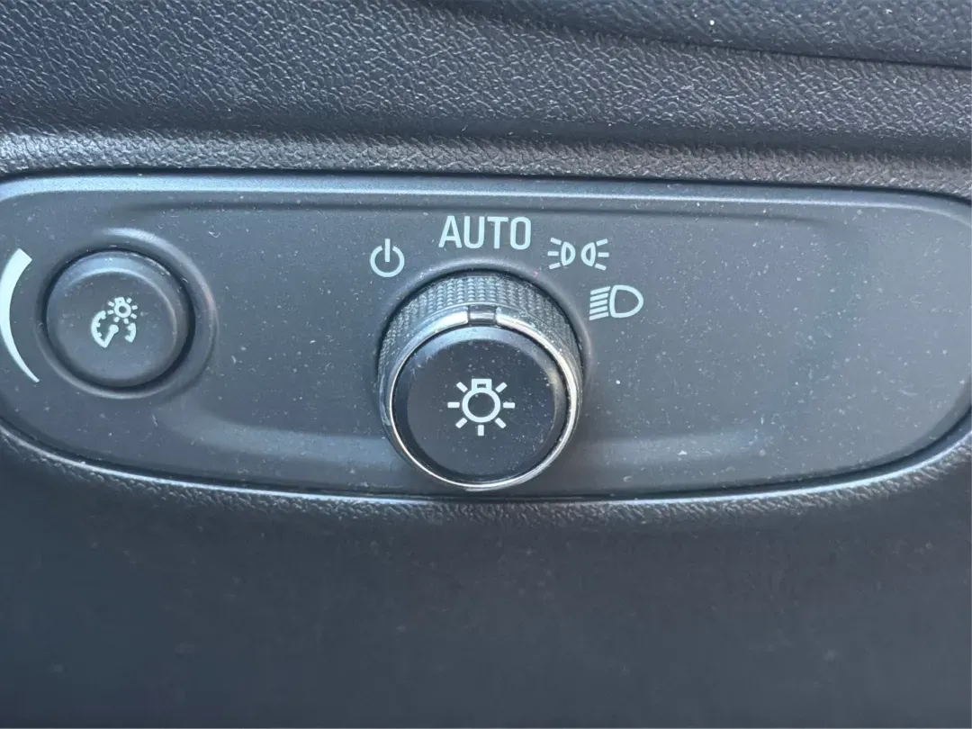 2018 Chevrolet Equinox LT (3GNAXJEV9JL) with an 1.5L I-4 gasoline direct injection engine, located at 4508 South Dixie Dr, Moraine, OH, 45439, (937) 908-9800, 39.689976, -84.218452 - Experience the perfect balance of style, comfort, and functionality with the 2018 Chevrolet Equinox LT, available now at Advantage Car and Credit in Moraine, OH. This SUV is not just a vehicle; it's your companion for weekend getaways, school runs, and daily commutes. With a spacious interior design - Photo#17