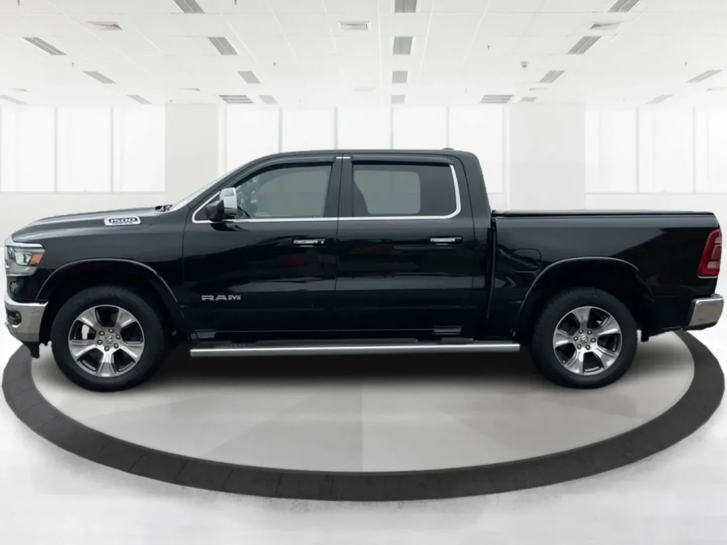2019 Ram 1500 Laramie Crew Cab SWB 4WD (1C6SRFJT5KN) with an 5.7L V8 OHV 16V engine, 8-Speed Automatic transmission, located at 401 Woodman Dr, Riverside, OH, 45431, (937) 908-9800, 39.760899, -84.123421 - **Unleash Your Adventures with the 2019 Ram 1500 Laramie Crew Cab Perfect for Work and Play!**<br /> <br /> Are you ready to elevate your daily driving experience? Look no further than this stunning 2019 Ram 1500 Laramie Crew Cab, a vehicle designed to enhance your lifestyle whether you're commutin - Photo#5