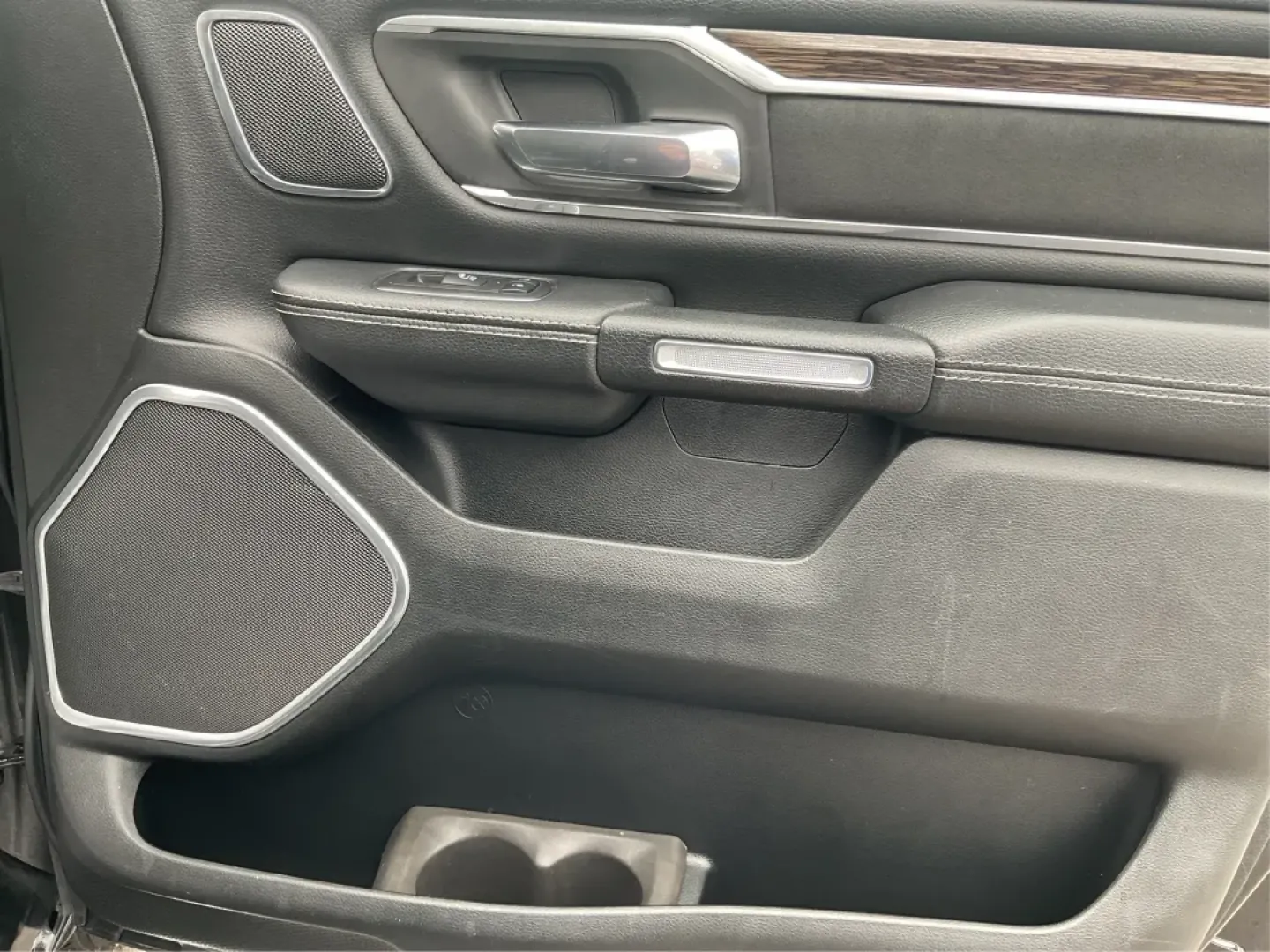 2019 Ram 1500 Laramie Crew Cab SWB 4WD (1C6SRFJT5KN) with an 5.7L V8 OHV 16V engine, 8-Speed Automatic transmission, located at 401 Woodman Dr, Riverside, OH, 45431, (937) 908-9800, 39.760899, -84.123421 - **Unleash Your Adventures with the 2019 Ram 1500 Laramie Crew Cab Perfect for Work and Play!**<br /> <br /> Are you ready to elevate your daily driving experience? Look no further than this stunning 2019 Ram 1500 Laramie Crew Cab, a vehicle designed to enhance your lifestyle whether you're commutin - Photo#18