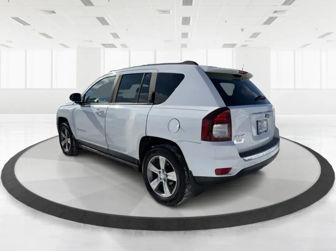 2016 Jeep Compass High Altitude Edition (1C4NJDEB4GD) with an 2.4L I-4 DOHC engine, located at 4508 South Dixie Dr, Moraine, OH, 45439, (937) 908-9800, 39.689976, -84.218452 - 2016 Jeep Compass High Altitude Edition - Photo#4