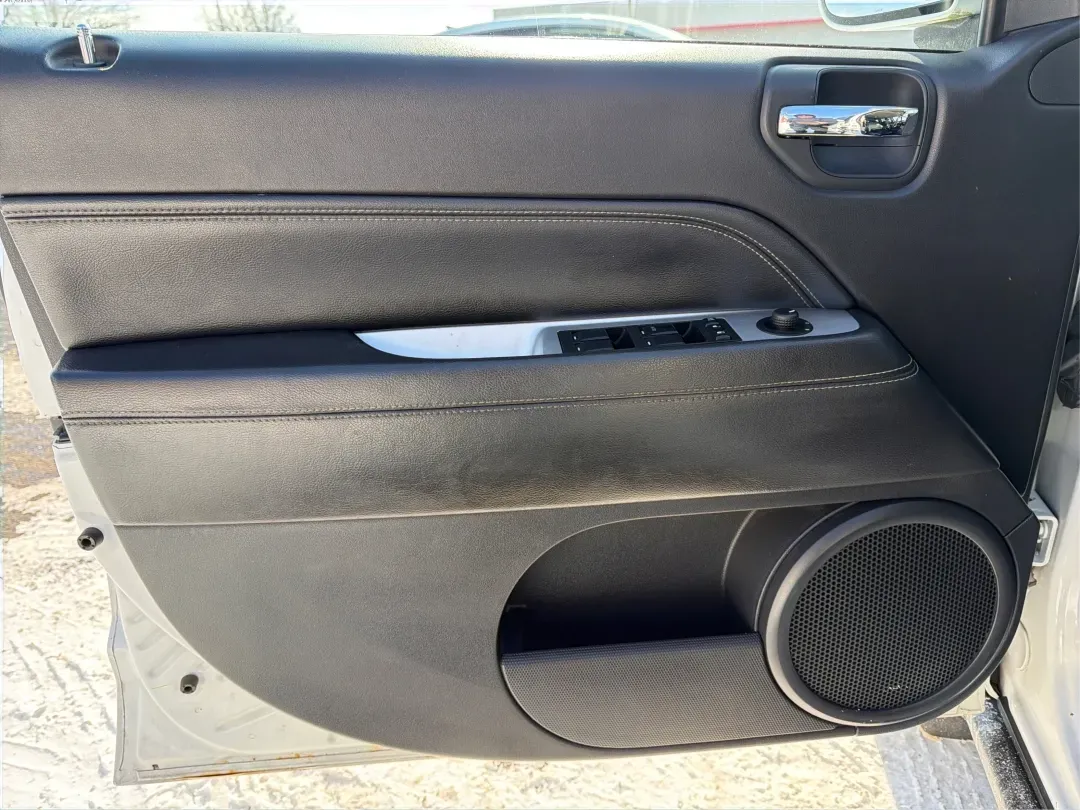 2016 Jeep Compass High Altitude Edition (1C4NJDEB4GD) with an 2.4L I-4 DOHC engine, located at 4508 South Dixie Dr, Moraine, OH, 45439, (937) 908-9800, 39.689976, -84.218452 - 2016 Jeep Compass High Altitude Edition - Photo#18