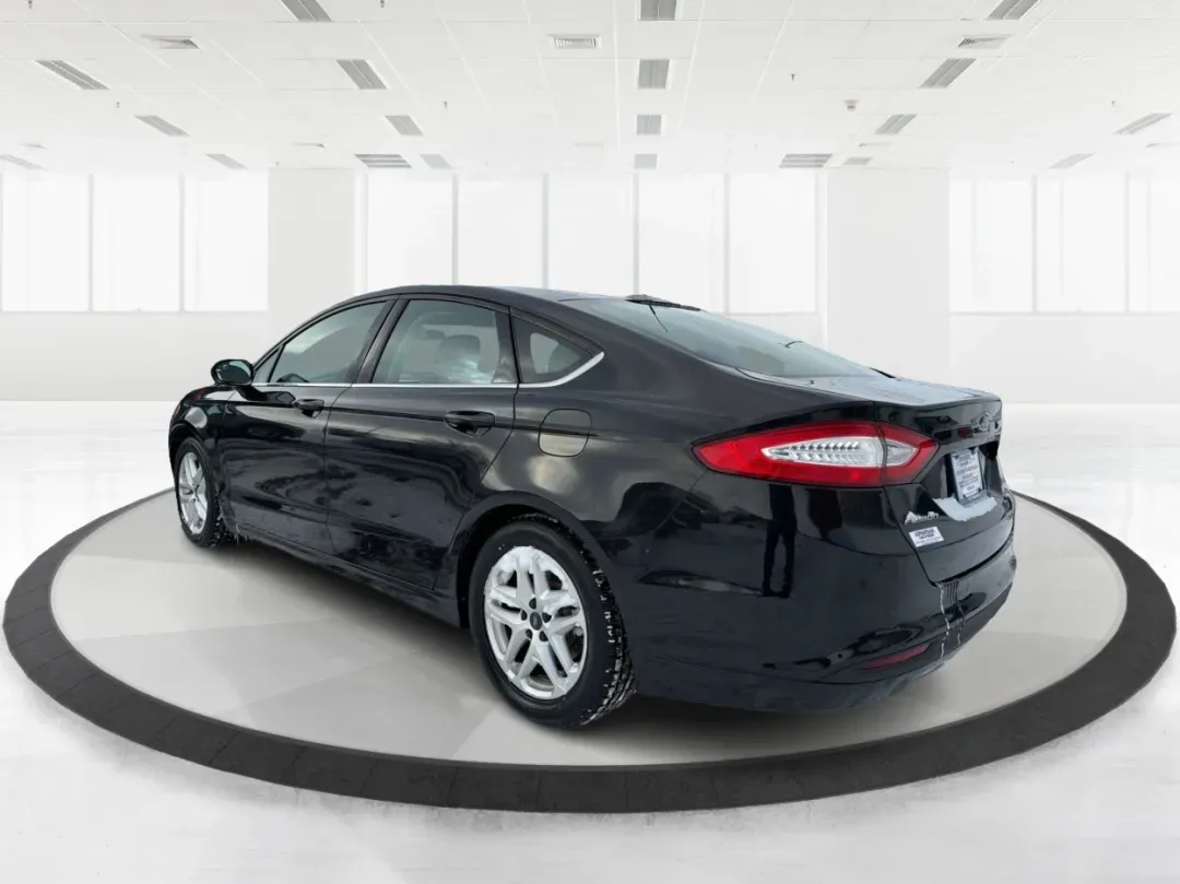 2015 Ford Fusion SE (3FA6P0H78FR) with an Other engine, located at 4508 South Dixie Dr, Moraine, OH, 45439, (937) 908-9800, 39.689976, -84.218452 - 2015 Ford Fusion SE - Photo#4