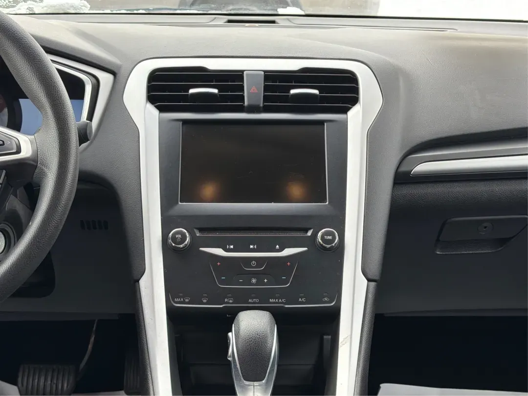 2015 Ford Fusion SE (3FA6P0H78FR) with an Other engine, located at 4508 South Dixie Dr, Moraine, OH, 45439, (937) 908-9800, 39.689976, -84.218452 - 2015 Ford Fusion SE - Photo#12