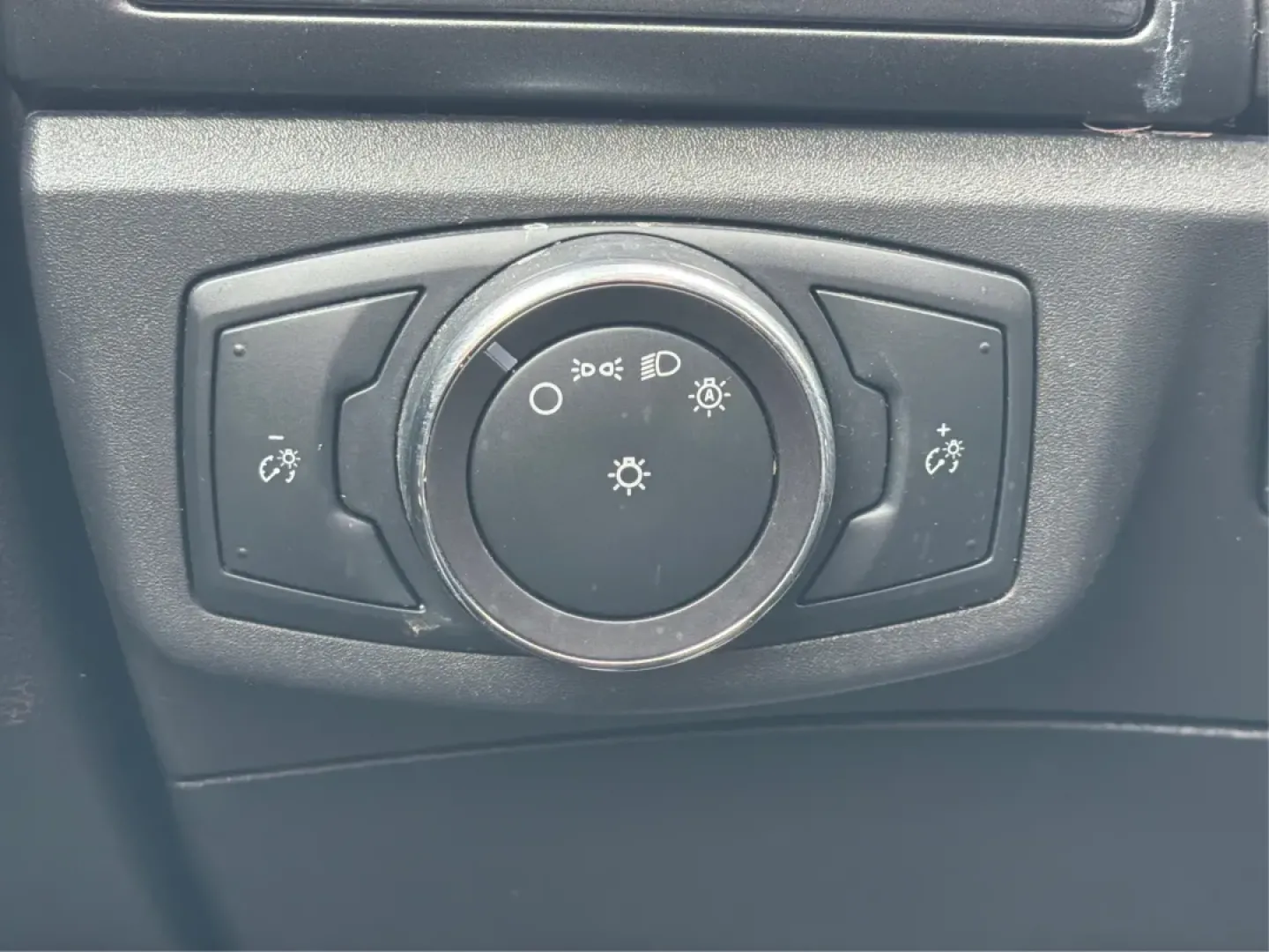 2015 Ford Fusion SE (3FA6P0H78FR) with an 2.5L L4 DOHC 16V engine, Automatic transmission, located at 4508 South Dixie Dr, Moraine, OH, 45439, (937) 908-9800, 39.689976, -84.218452 - Discover the perfect blend of style, comfort, and reliability with this stunning 2015 Ford Fusion SE, available now at Advantage Car and Credit in Moraine, OH! Whether you're commuting to work, shuttling kids to school, or embarking on weekend adventures, this sleek sedan is designed to fit seamless - Photo#16