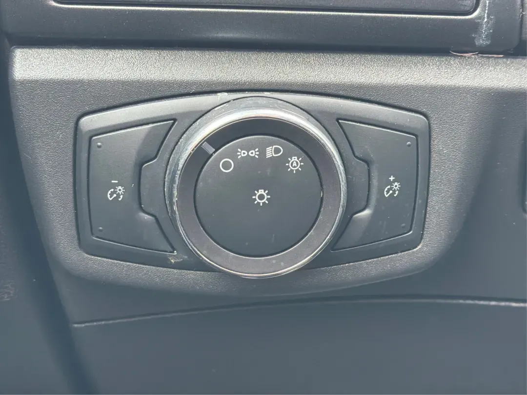 2015 Ford Fusion SE (3FA6P0H78FR) with an Other engine, located at 4508 South Dixie Dr, Moraine, OH, 45439, (937) 908-9800, 39.689976, -84.218452 - 2015 Ford Fusion SE - Photo#16