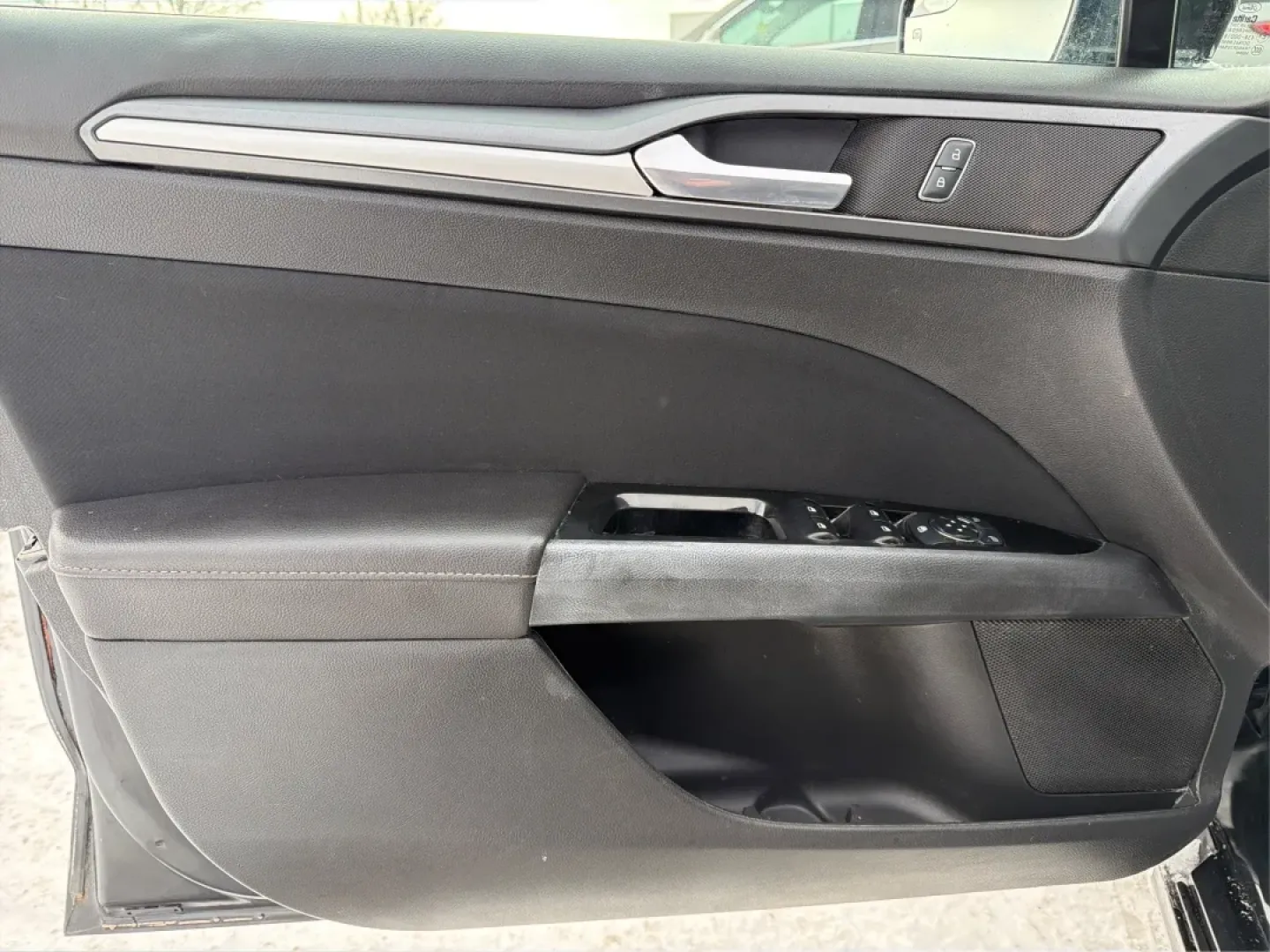 2015 Ford Fusion SE (3FA6P0H78FR) with an 2.5L L4 DOHC 16V engine, Automatic transmission, located at 4508 South Dixie Dr, Moraine, OH, 45439, (937) 908-9800, 39.689976, -84.218452 - Discover the perfect blend of style, comfort, and reliability with this stunning 2015 Ford Fusion SE, available now at Advantage Car and Credit in Moraine, OH! Whether you're commuting to work, shuttling kids to school, or embarking on weekend adventures, this sleek sedan is designed to fit seamless - Photo#18