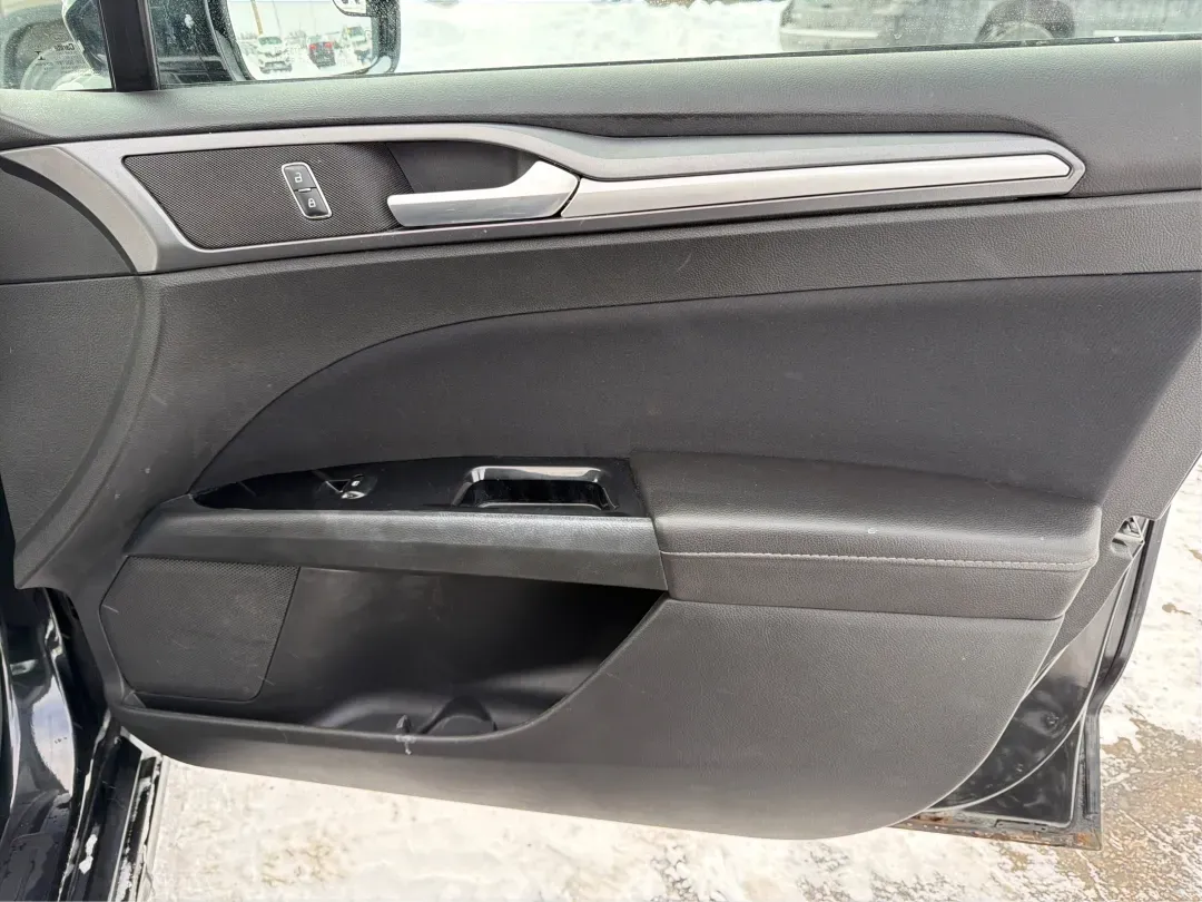 2015 Ford Fusion SE (3FA6P0H78FR) with an Other engine, located at 4508 South Dixie Dr, Moraine, OH, 45439, (937) 908-9800, 39.689976, -84.218452 - 2015 Ford Fusion SE - Photo#19