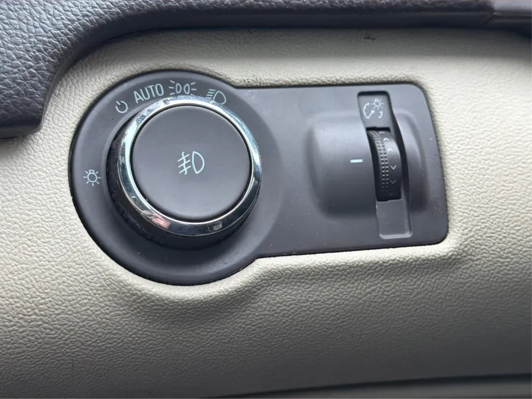 2013 Buick Regal Turbo - Premium 1 (2G4GS5EV0D9) with an ECOTEC 2L I-4 gasoline direct injection engine, located at 1951 S Dayton Lakeview Rd., New Carlisle, OH, 45344, (937) 908-9800, 39.890999, -84.050255 - **Experience Luxury and Performance with the 2013 Buick Regal Turbo - Premium 1 at Advantage Car and Credit in New Carlisle!**<br /> <br /> If you're looking for a versatile sedan that combines luxury, performance, and affordability, the 2013 Buick Regal Turbo - Premium 1 is the perfect fit for you. - Photo#17