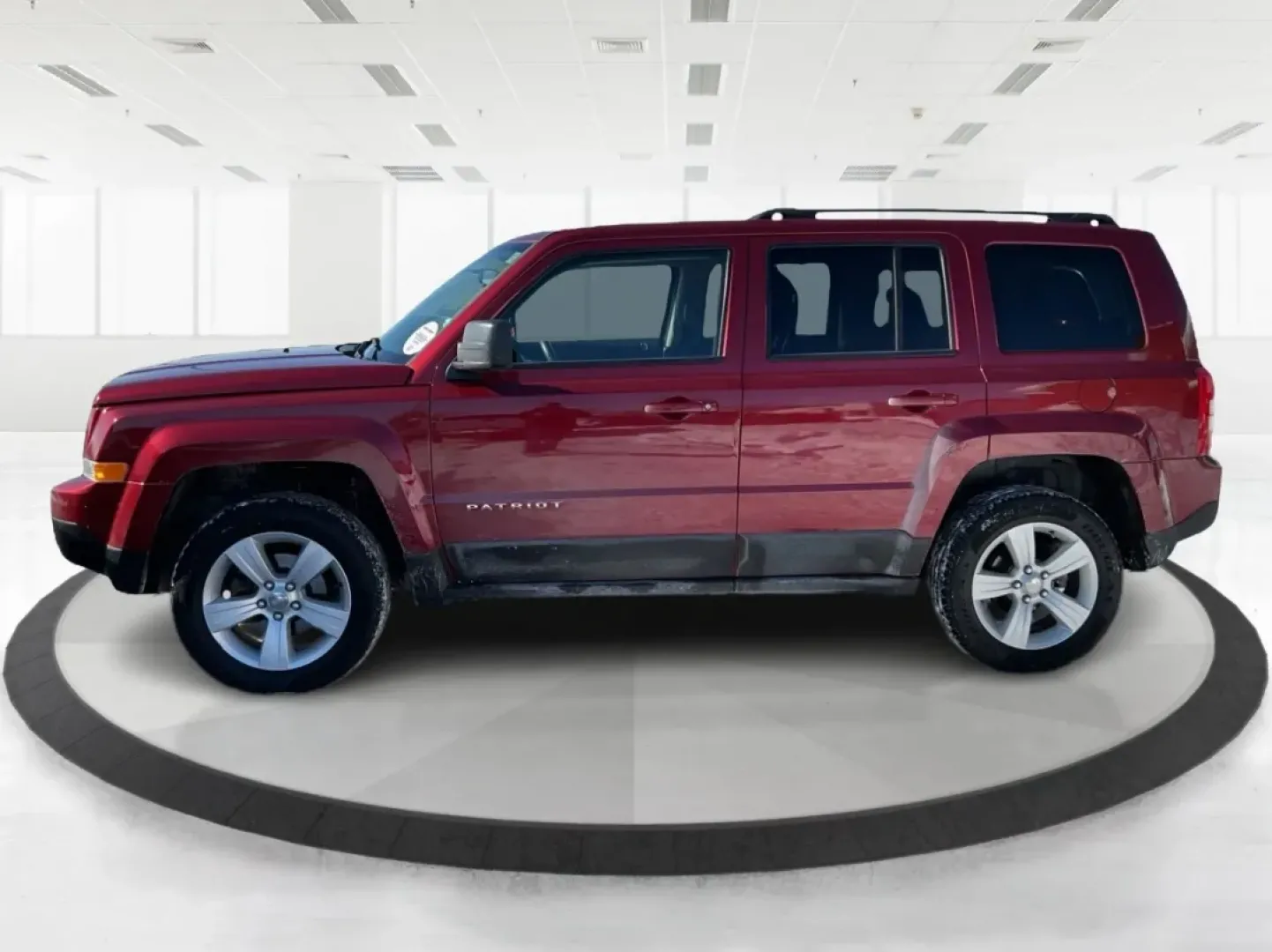2014 Jeep Patriot (1C4NJRFB3ED) with an 2.4L I-4 DOHC engine, located at 4508 South Dixie Dr, Moraine, OH, 45439, (937) 908-9800, 39.689976, -84.218452 - **Adventure Awaits with This 2014 Jeep Patriot Latitude Perfect for Your Next Journey!**<br /> <br /> Are you ready to embrace the thrill of the open road? Whether you're planning a weekend getaway or just need a reliable companion for your daily commute, this 2014 Jeep Patriot Latitude is designed - Photo#5