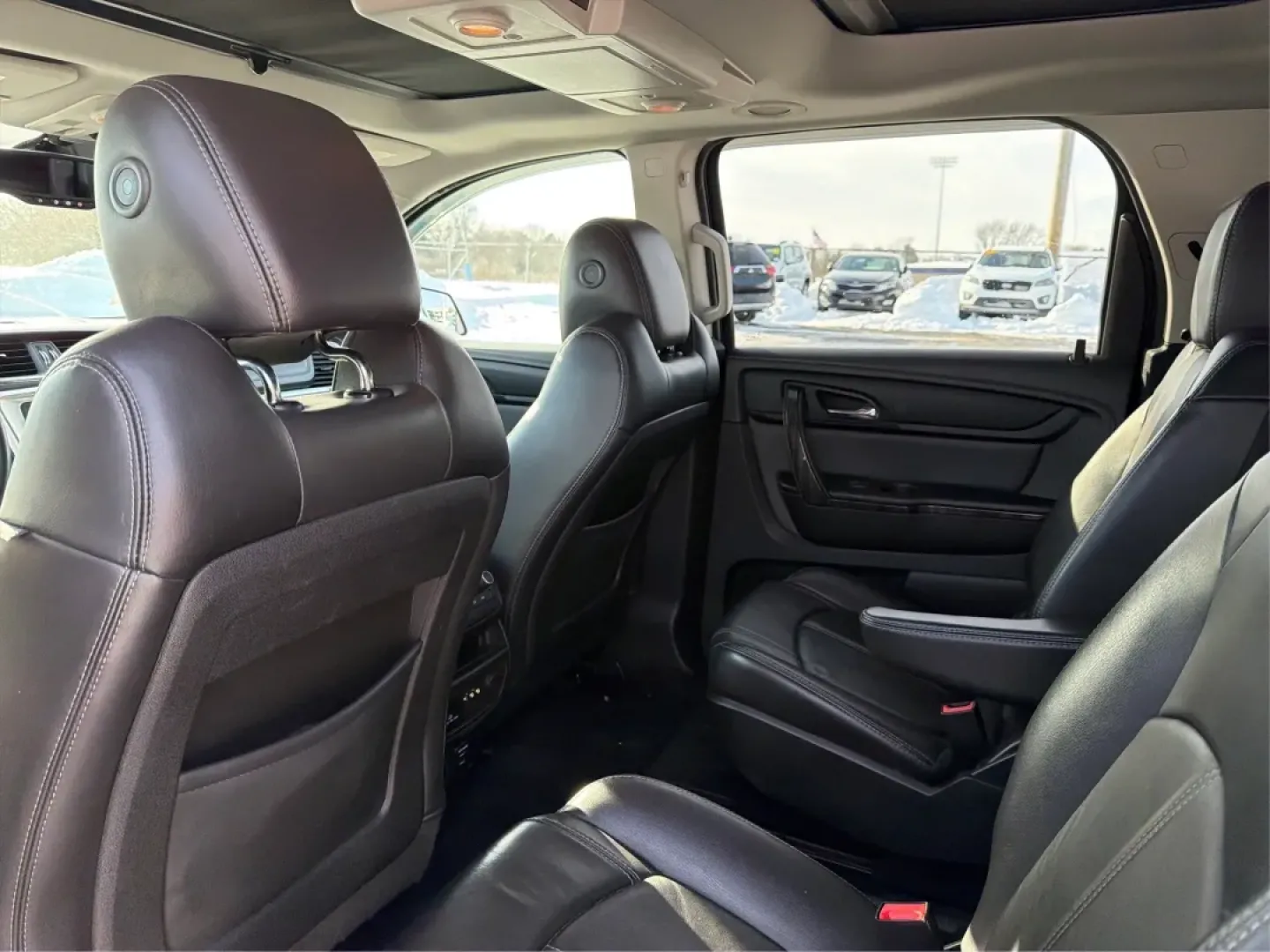 2015 GMC Acadia SLT-1 (1GKKVRKD6FJ) with an 3.6L V-6 gasoline direct injection engine, located at 1230 East Main St, Xenia, OH, 45385, (937) 908-9800, 39.688026, -83.910172 - **Experience Adventure and Comfort with the 2015 GMC Acadia at Advantage Car and Credit - Xenia!**<br /> <br /> Are you searching for the perfect vehicle to accommodate your growing family, make weekend adventures a breeze, or tackle your daily commute with style? Look no further than this stunning - Photo#10