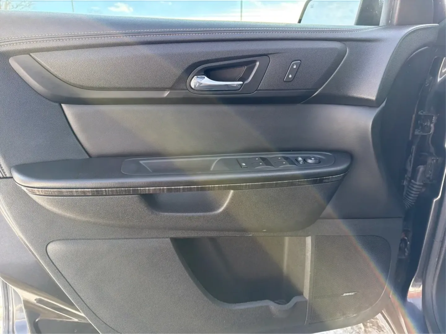 2015 GMC Acadia SLT-1 (1GKKVRKD6FJ) with an 3.6L V-6 gasoline direct injection engine, located at 1230 East Main St, Xenia, OH, 45385, (937) 908-9800, 39.688026, -83.910172 - **Experience Adventure and Comfort with the 2015 GMC Acadia at Advantage Car and Credit - Xenia!**<br /> <br /> Are you searching for the perfect vehicle to accommodate your growing family, make weekend adventures a breeze, or tackle your daily commute with style? Look no further than this stunning - Photo#19