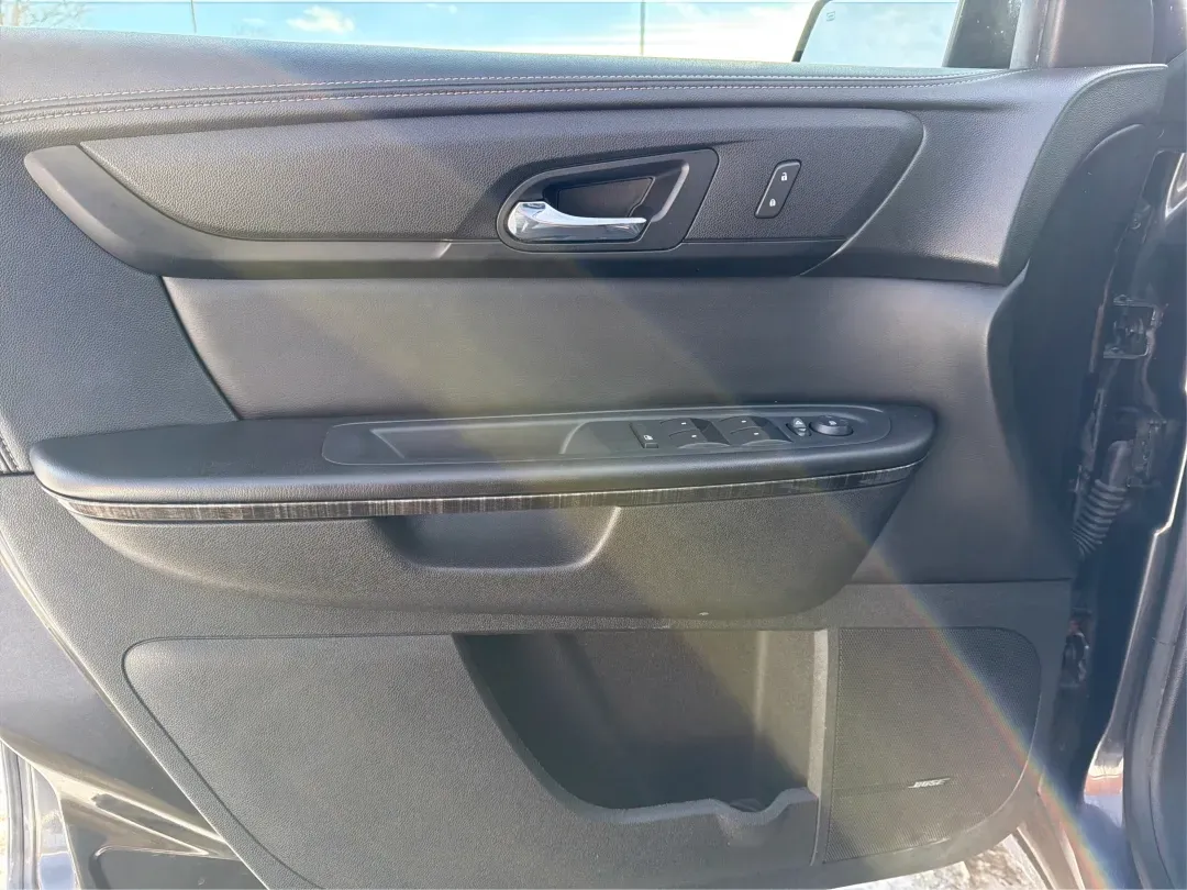 2015 GMC Acadia SLT-1 (1GKKVRKD6FJ) with an 3.6L V-6 gasoline direct injection engine, located at 1230 East Main St, Xenia, OH, 45385, (937) 908-9800, 39.688026, -83.910172 - Third Row - Photo#19