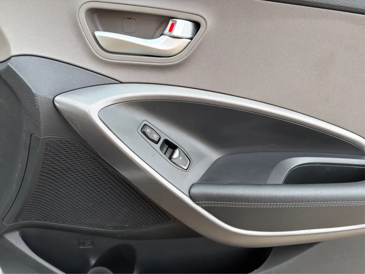 2013 Hyundai Santa Fe Sport (5XYZT3LB2DG) with an Theta II 2.4L I-4 gasoline direct injection engine, 6-Speed Automatic transmission, located at 1184 Kauffman Ave, Fairborn, OH, 45324, (937) 908-9800, 39.807072, -84.030914 - **Adventure Awaits: Drive the 2013 Hyundai Santa Fe Sport in Fairborn, OH!**<br /> <br /> Are you ready to elevate your lifestyle while enjoying the freedom of the open road? Look no further than the stunning 2013 Hyundai Santa Fe Sport, available now at Advantage Car and Credit in Fairborn, OH! Thi - Photo#18