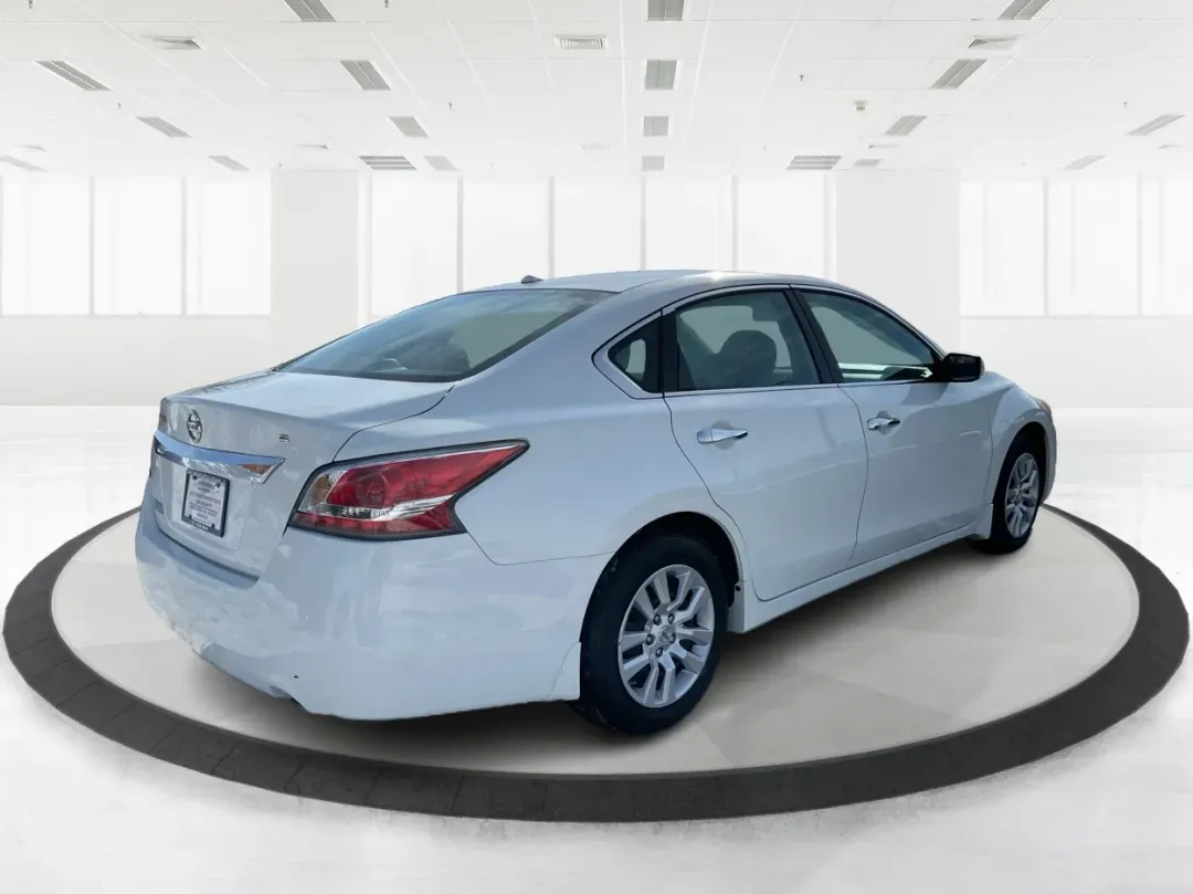 2015 Nissan Altima 2.5 S (1N4AL3AP4FC) with an 2.5L I-4 DOHC engine, located at 401 Woodman Dr, Riverside, OH, 45431, (937) 908-9800, 39.760899, -84.123421 - 2015 Nissan Altima 2.5 S - Photo#2