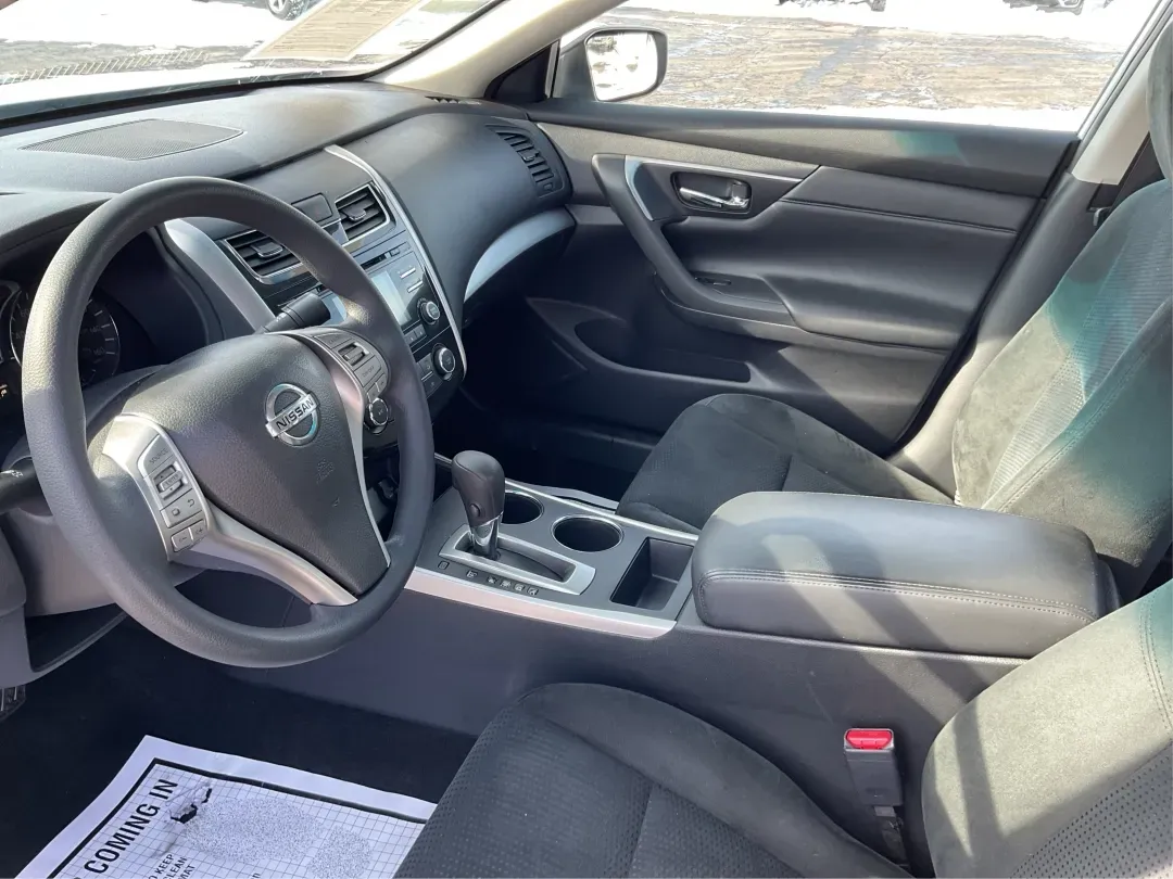 2015 Nissan Altima 2.5 S (1N4AL3AP4FC) with an 2.5L I-4 DOHC engine, located at 401 Woodman Dr, Riverside, OH, 45431, (937) 908-9800, 39.760899, -84.123421 - 2015 Nissan Altima 2.5 S - Photo#9