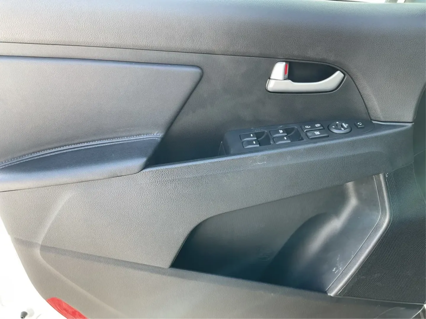 2016 Kia Sportage EX (KNDPCCAC2G7) with an Theta II 2.4L I-4 gasoline direct injection engine, 6-Speed Automatic transmission, located at 8750 N County Rd 25A, Piqua, OH, 45356, (937) 908-9800, 40.164391, -84.232513 - ### Elevate Your Adventures with the 2016 Kia Sportage EX from Advantage Car and Credit - Piqua!<br /> <br /> Are you ready to embrace a lifestyle filled with adventure and comfort? Whether you're a growing family, a daily commuter, or someone who loves weekend getaways, the 2016 Kia Sportage EX is - Photo#18