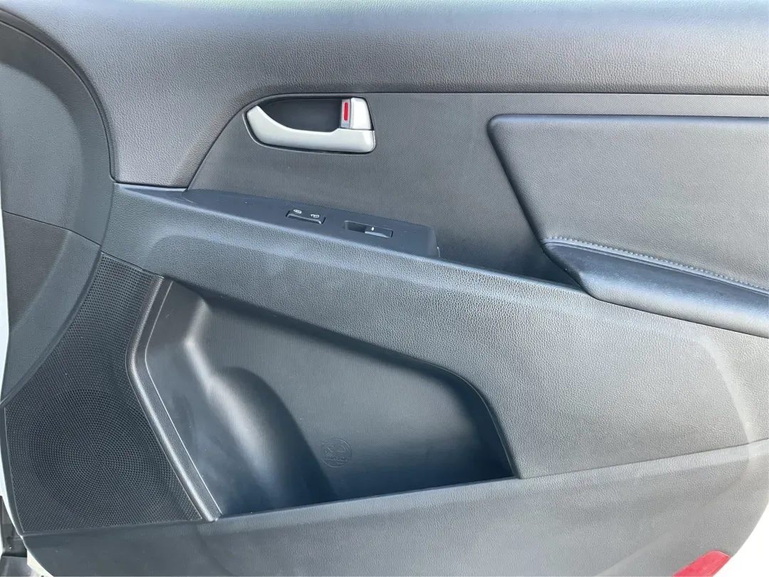 2016 Kia Sportage EX (KNDPCCAC2G7) with an Theta II 2.4L I-4 gasoline direct injection engine, located at 8750 N County Rd 25A, Piqua, OH, 45356, (937) 908-9800, 40.164391, -84.232513 - 2016 Kia Sportage EX - Photo#19