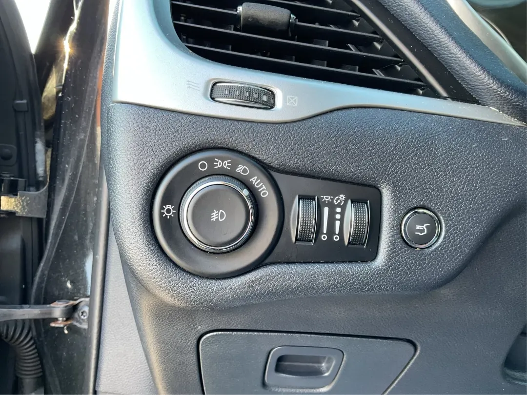 2014 Jeep Cherokee Limited (1C4PJMDS5EW) with an Other engine, located at 1099 N County Rd 25A , Troy, OH, 45373, (937) 908-9800, 40.057079, -84.212883 - 2014 Jeep Cherokee Limited - Photo#17