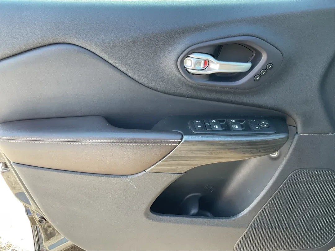 2014 Jeep Cherokee Limited (1C4PJMDS5EW) with an Other engine, located at 1099 N County Rd 25A , Troy, OH, 45373, (937) 908-9800, 40.057079, -84.212883 - 2014 Jeep Cherokee Limited - Photo#19