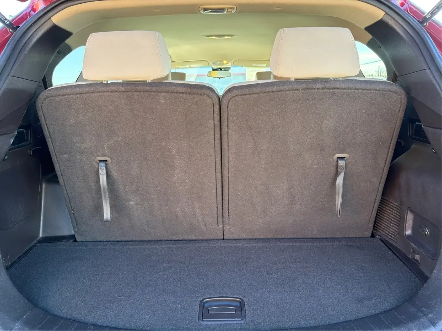 2017 Hyundai Santa Fe SE (KM8SMDHF0HU) with an 3.3L V-6 gasoline direct injection engine, 6A transmission, located at 1230 East Main St, Xenia, OH, 45385, (937) 908-9800, 39.688026, -83.910172 - **Adventure Awaits with This 2017 Hyundai Santa Fe SE - Your Ideal Family SUV!**<br /> <br /> Are you on the lookout for a versatile, spacious SUV that can easily accommodate your family's needs? Look no further than this stunning 2017 Hyundai Santa Fe SE, available now at Advantage Car and Credit i - Photo#12