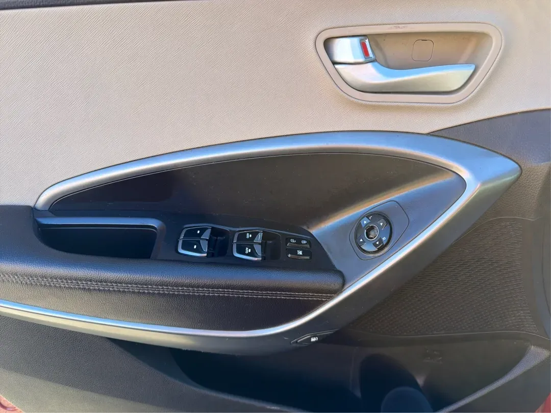 2017 Hyundai Santa Fe SE (KM8SMDHF0HU) with an 3.3L V-6 gasoline direct injection engine, located at 1230 East Main St, Xenia, OH, 45385, (937) 908-9800, 39.688026, -83.910172 - **Adventure Awaits with This 2017 Hyundai Santa Fe SE - Your Ideal Family SUV!**<br /> <br /> Are you on the lookout for a versatile, spacious SUV that can easily accommodate your family's needs? Look no further than this stunning 2017 Hyundai Santa Fe SE, available now at Advantage Car and Credit i - Photo#18