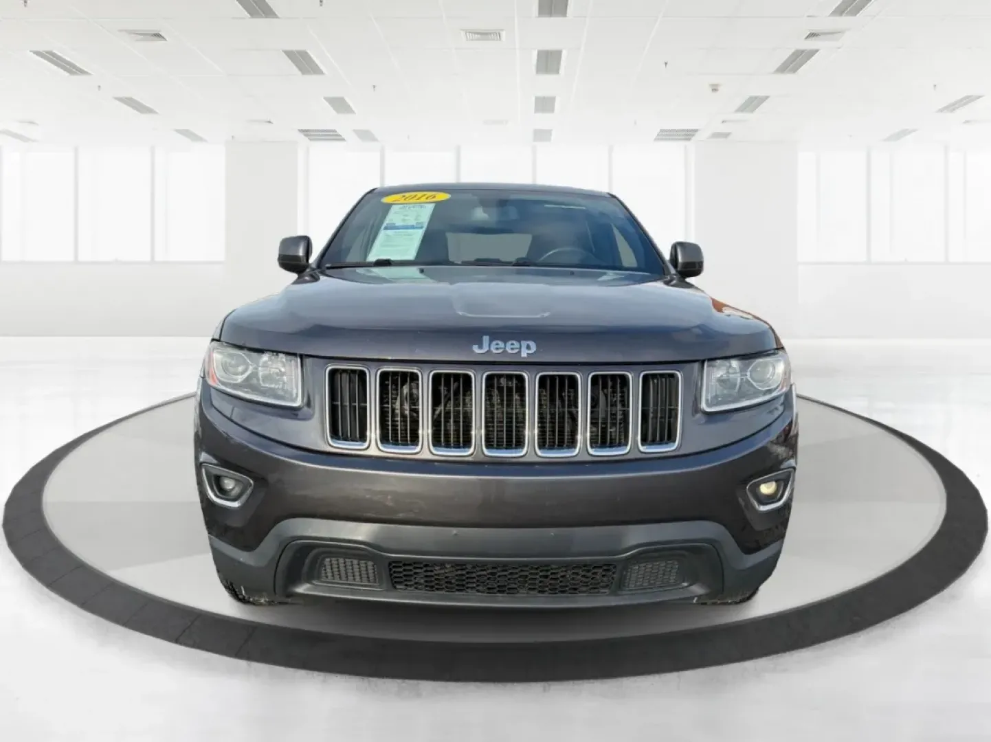 2016 Jeep Grand Cherokee Laredo (1C4RJFAG7GC) with an Pentastar 3.6L V-6 DOHC engine, 8A transmission, located at 1230 East Main St, Xenia, OH, 45385, (937) 908-9800, 39.688026, -83.910172 - ### Experience Adventure in Comfort with the 2016 Jeep Grand Cherokee Laredo <br /> <br /> If you're seeking a vehicle that can handle everything from daily commutes to weekend getaways, look no further than the 2016 Jeep Grand Cherokee Laredo. This robust SUV is perfect for both adventurous spirits - Photo#7