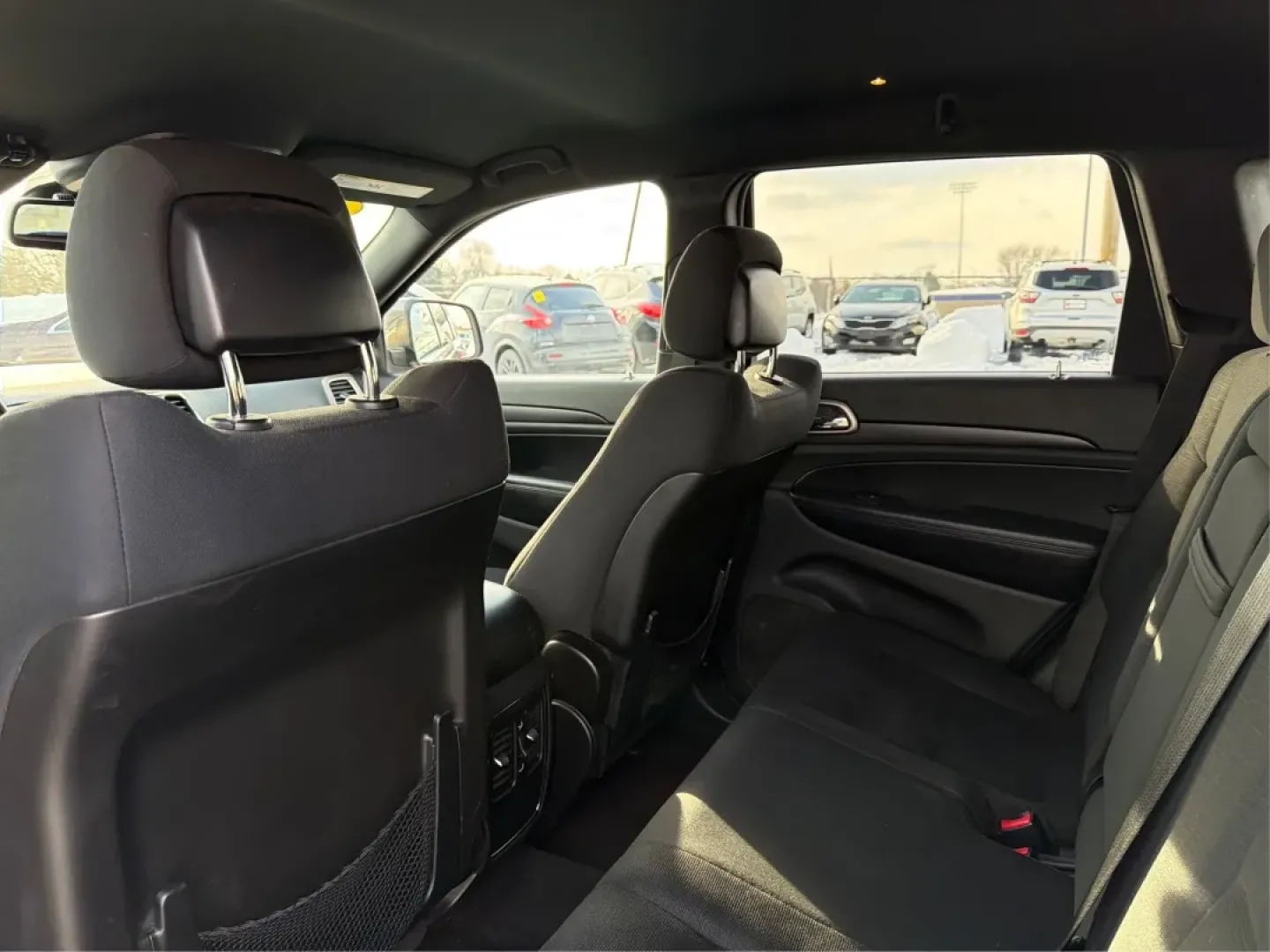 2016 Jeep Grand Cherokee Laredo (1C4RJFAG7GC) with an Pentastar 3.6L V-6 DOHC engine, 8A transmission, located at 1230 East Main St, Xenia, OH, 45385, (937) 908-9800, 39.688026, -83.910172 - ### Experience Adventure in Comfort with the 2016 Jeep Grand Cherokee Laredo <br /> <br /> If you're seeking a vehicle that can handle everything from daily commutes to weekend getaways, look no further than the 2016 Jeep Grand Cherokee Laredo. This robust SUV is perfect for both adventurous spirits - Photo#10