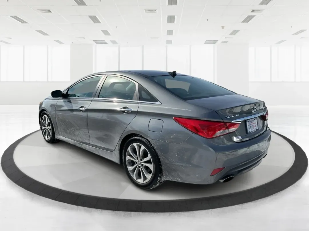 2014 Hyundai Sonata Limited 2.0T (5NPEC4AB3EH) with an 2L I-4 gasoline direct injection engine, located at 1951 S Dayton Lakeview Rd., New Carlisle, OH, 45344, (937) 908-9800, 39.890999, -84.050255 - Are you in search of the perfect blend of style, performance, and reliability for your daily commutes or family outings? Look no further! At Advantage Car and Credit in New Carlisle, OH, we proudly present this stunning 2014 Hyundai Sonata Limited 2.0T, a sedan designed for those who appreciate both - Photo#4