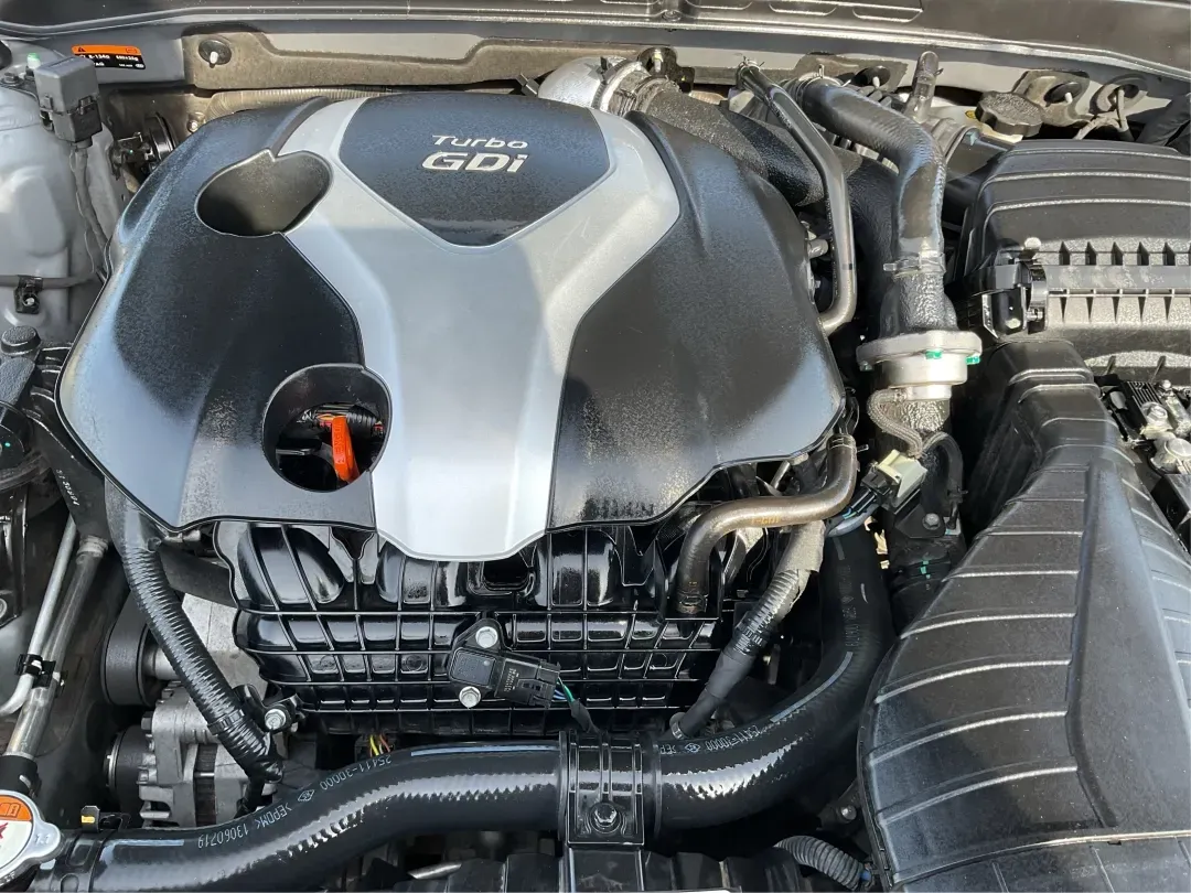 2014 Hyundai Sonata Limited 2.0T (5NPEC4AB3EH) with an 2L I-4 gasoline direct injection engine, located at 1951 S Dayton Lakeview Rd., New Carlisle, OH, 45344, (937) 908-9800, 39.890999, -84.050255 - Are you in search of the perfect blend of style, performance, and reliability for your daily commutes or family outings? Look no further! At Advantage Car and Credit in New Carlisle, OH, we proudly present this stunning 2014 Hyundai Sonata Limited 2.0T, a sedan designed for those who appreciate both - Photo#11